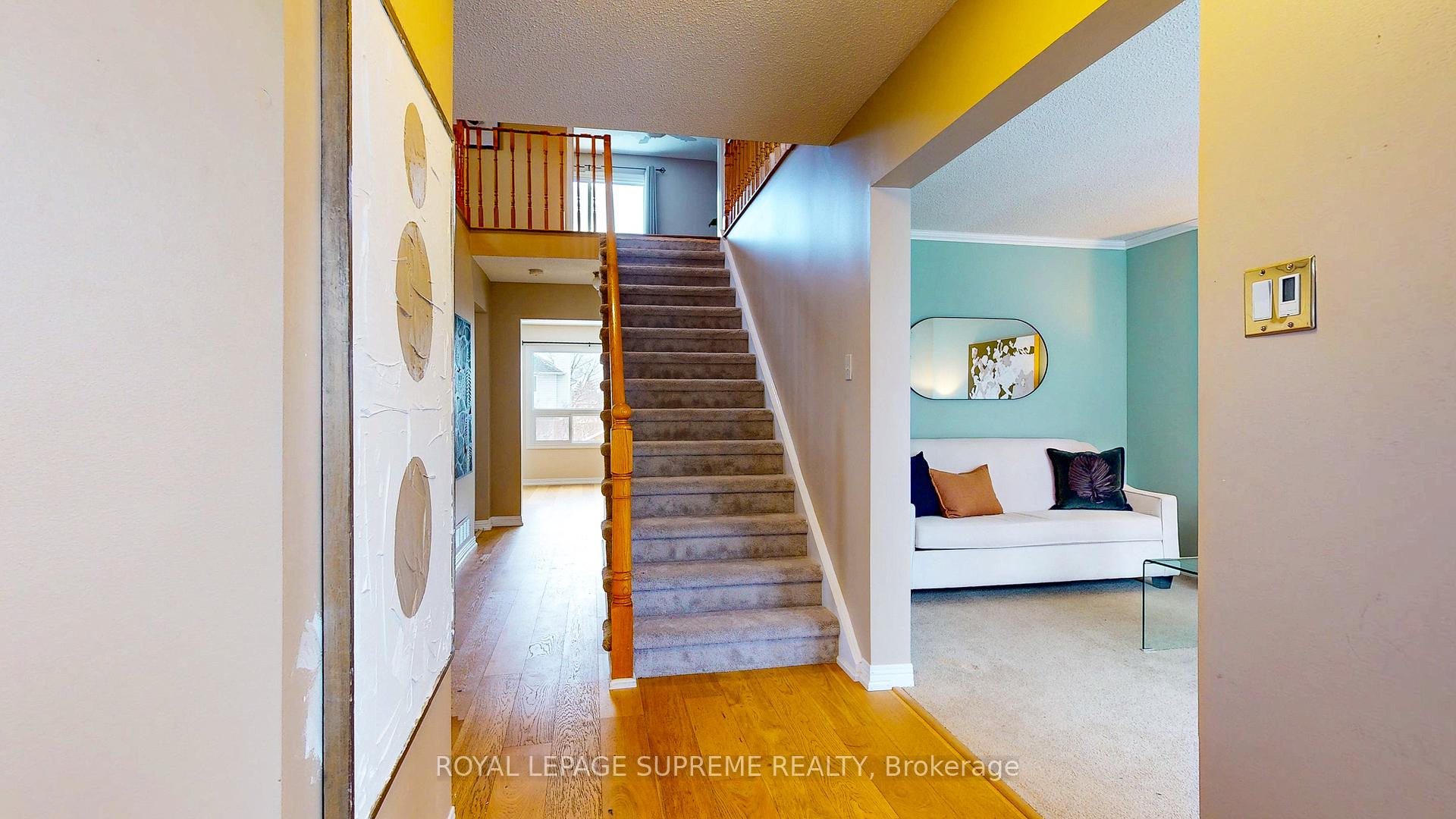 Photo 3 of 124 Browning Trail, Barrie, Letitia Heights — HOMEH