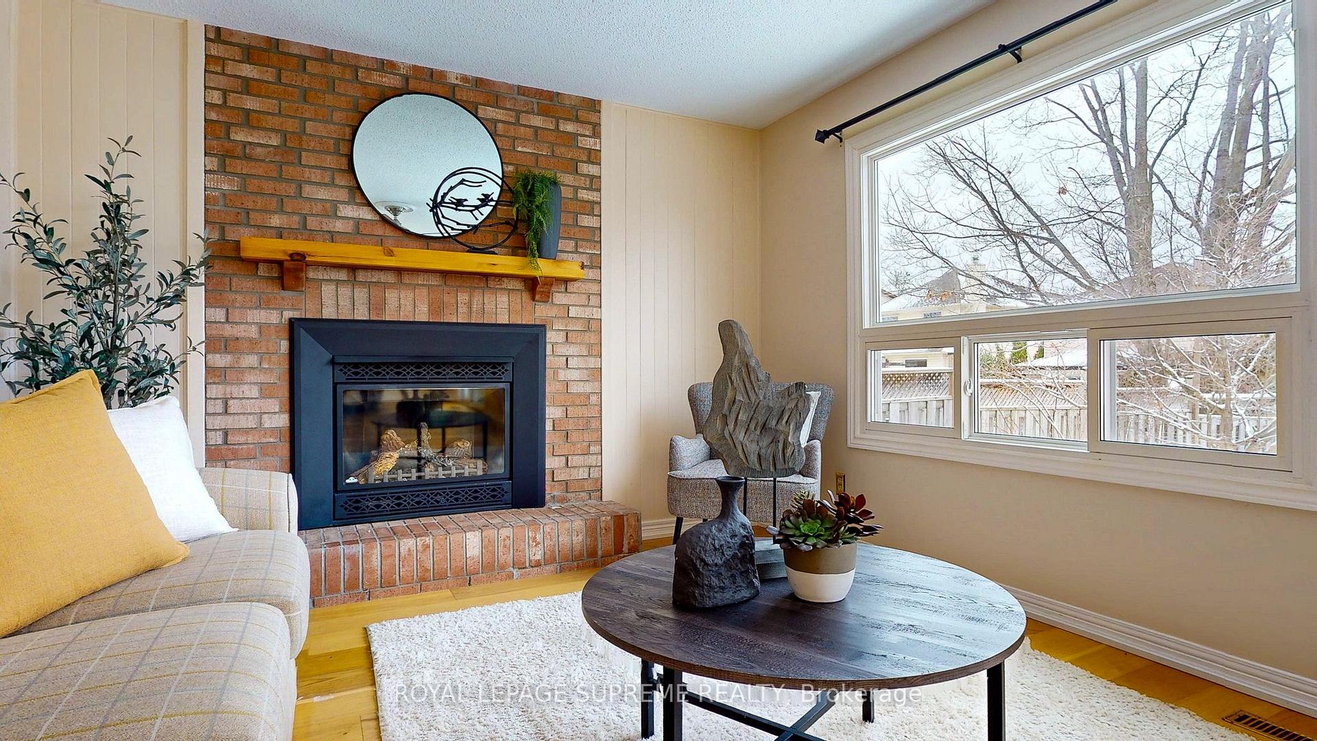 Photo 15 of 124 Browning Trail, Barrie, Letitia Heights — HOMEH