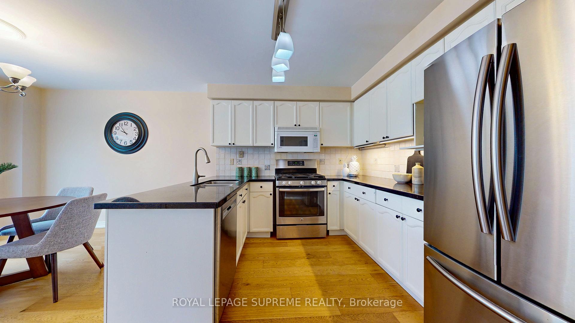Photo 17 of 124 Browning Trail, Barrie, Letitia Heights — HOMEH