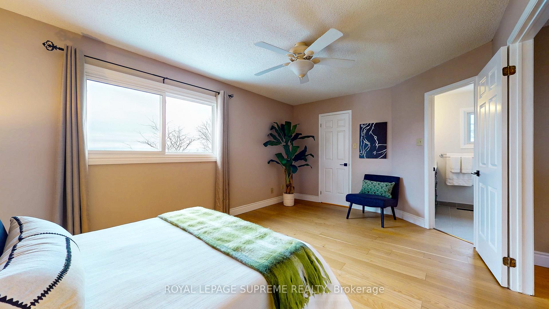 Photo 22 of 124 Browning Trail, Barrie, Letitia Heights — HOMEH