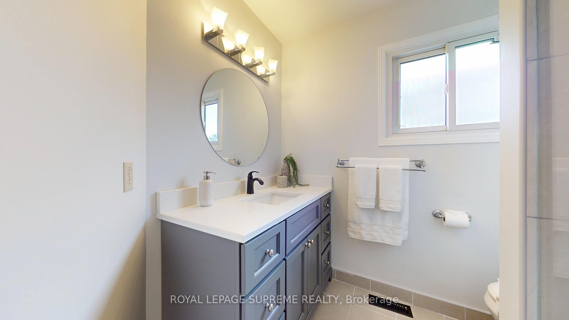 Photo 24 of 124 Browning Trail, Barrie, Letitia Heights — HOMEH