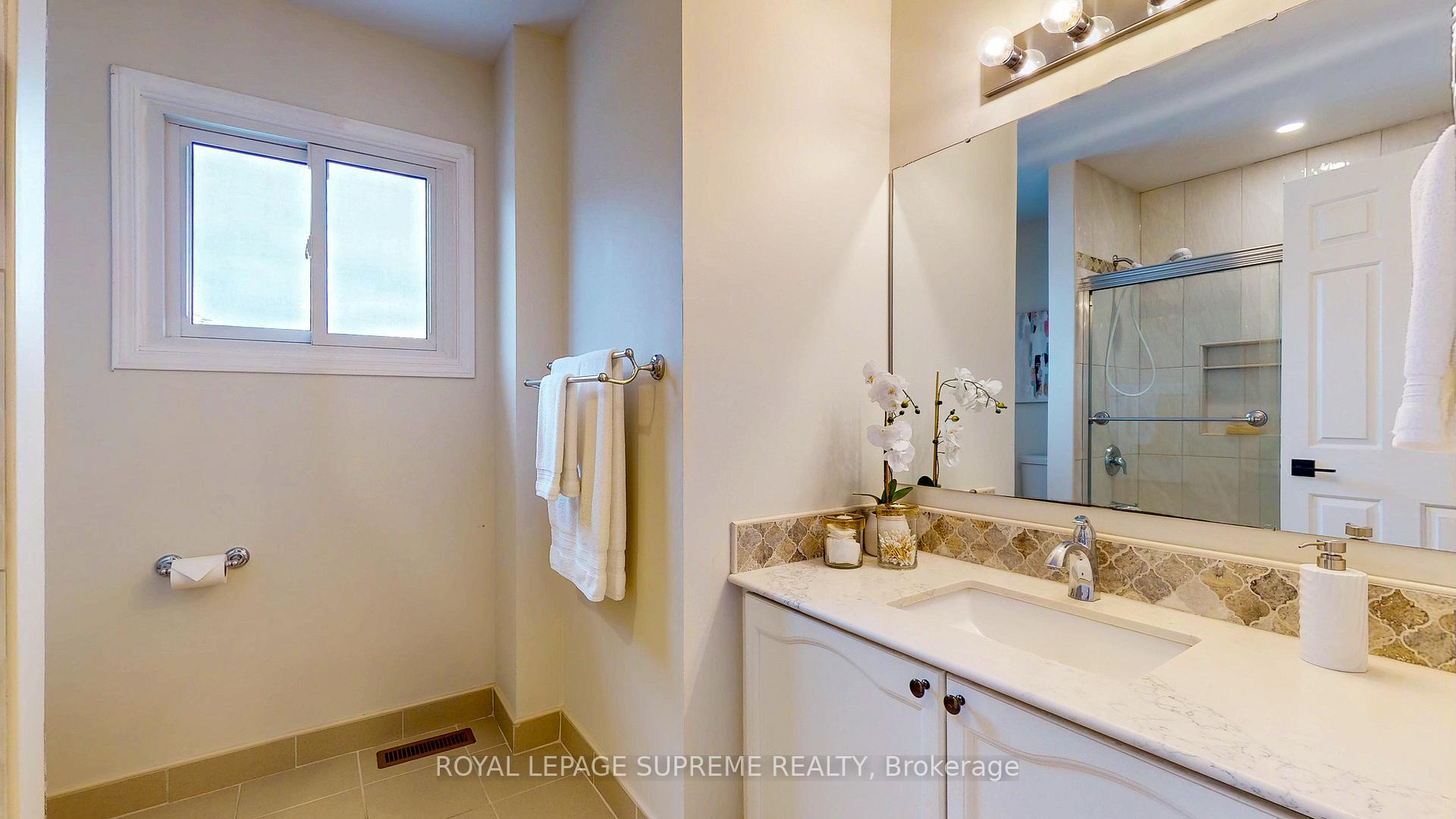 Photo 28 of 124 Browning Trail, Barrie, Letitia Heights — HOMEH