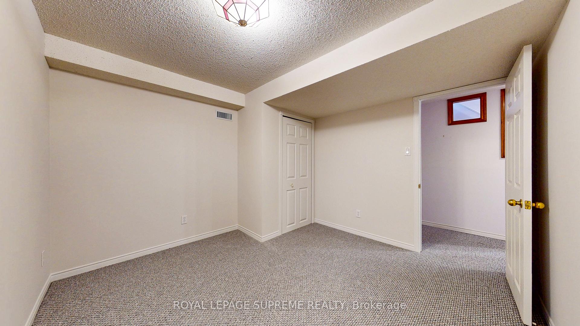 Photo 39 of 124 Browning Trail, Barrie, Letitia Heights — HOMEH