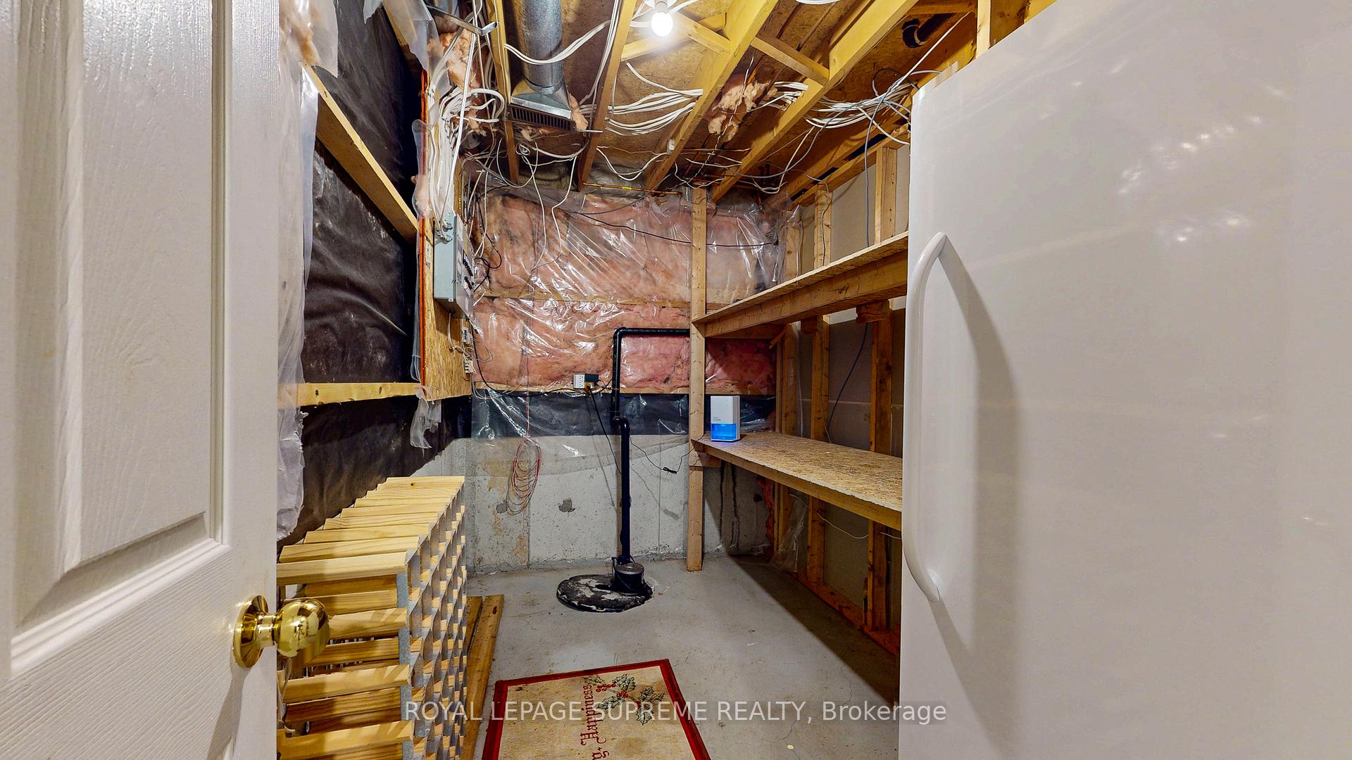 Photo 35 of 124 Browning Trail, Barrie, Letitia Heights — HOMEH