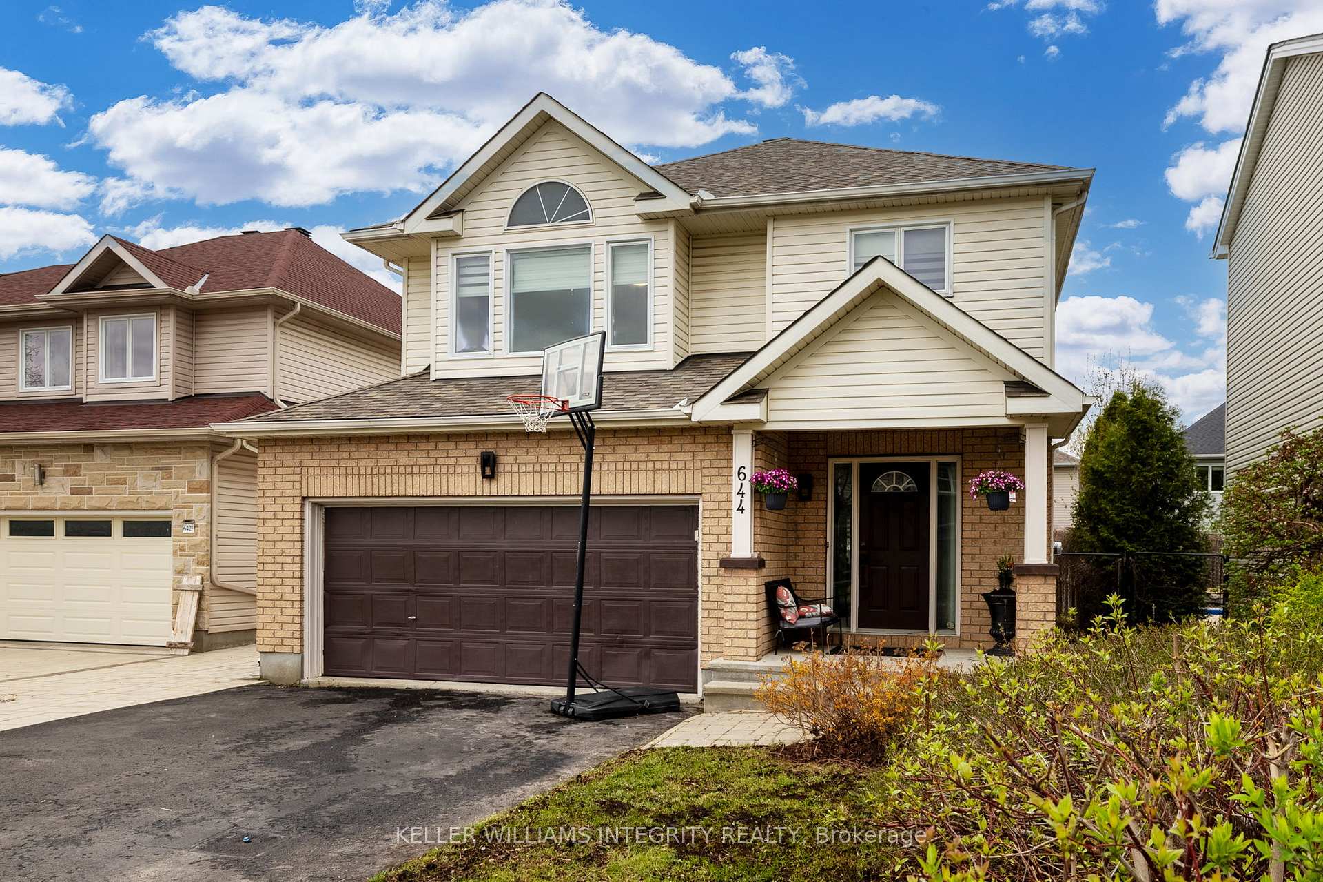 Photo 2 of 644 Devonwood Circle, Ottawa, Blossom Park/Kemp Park/Findlay Creek — HOMEH