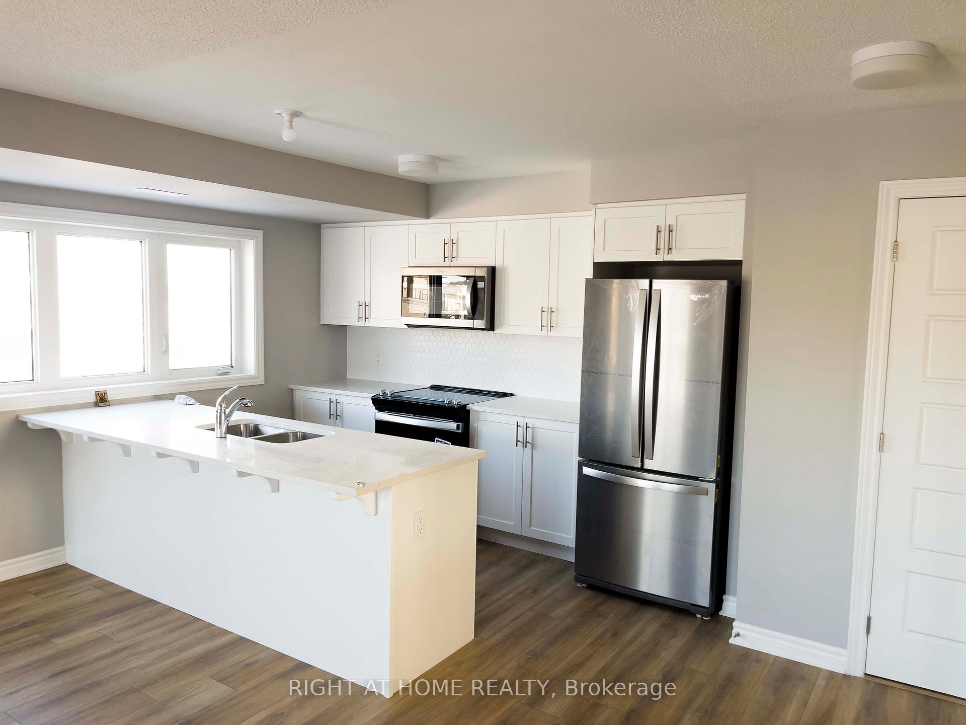 Photo 2 of 712 Lapland Private, Ottawa, Kanata - Emerald Meadows/Trailwest — HOMEH