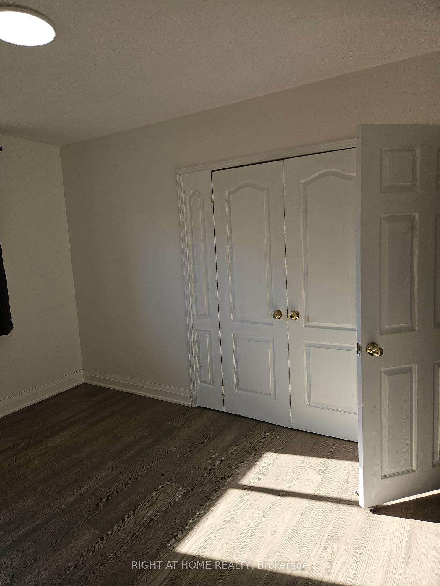 Photo 9 of 4 Jasper Drive, Aurora, Aurora Heights — HOMEH