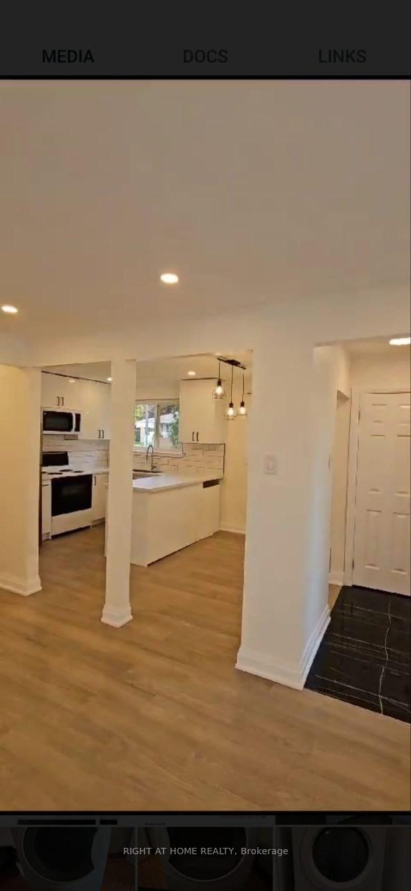 Photo 8 of 4 Jasper Drive, Aurora, Aurora Heights — HOMEH