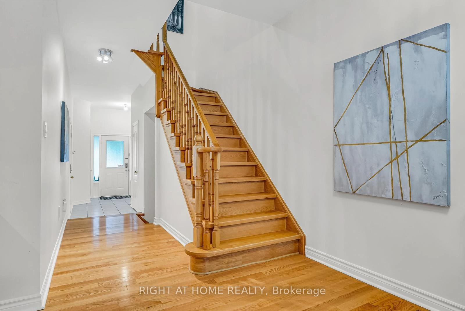 Photo 5 of 12 Walter Thomas Way, Markham, Buttonville — HOMEH
