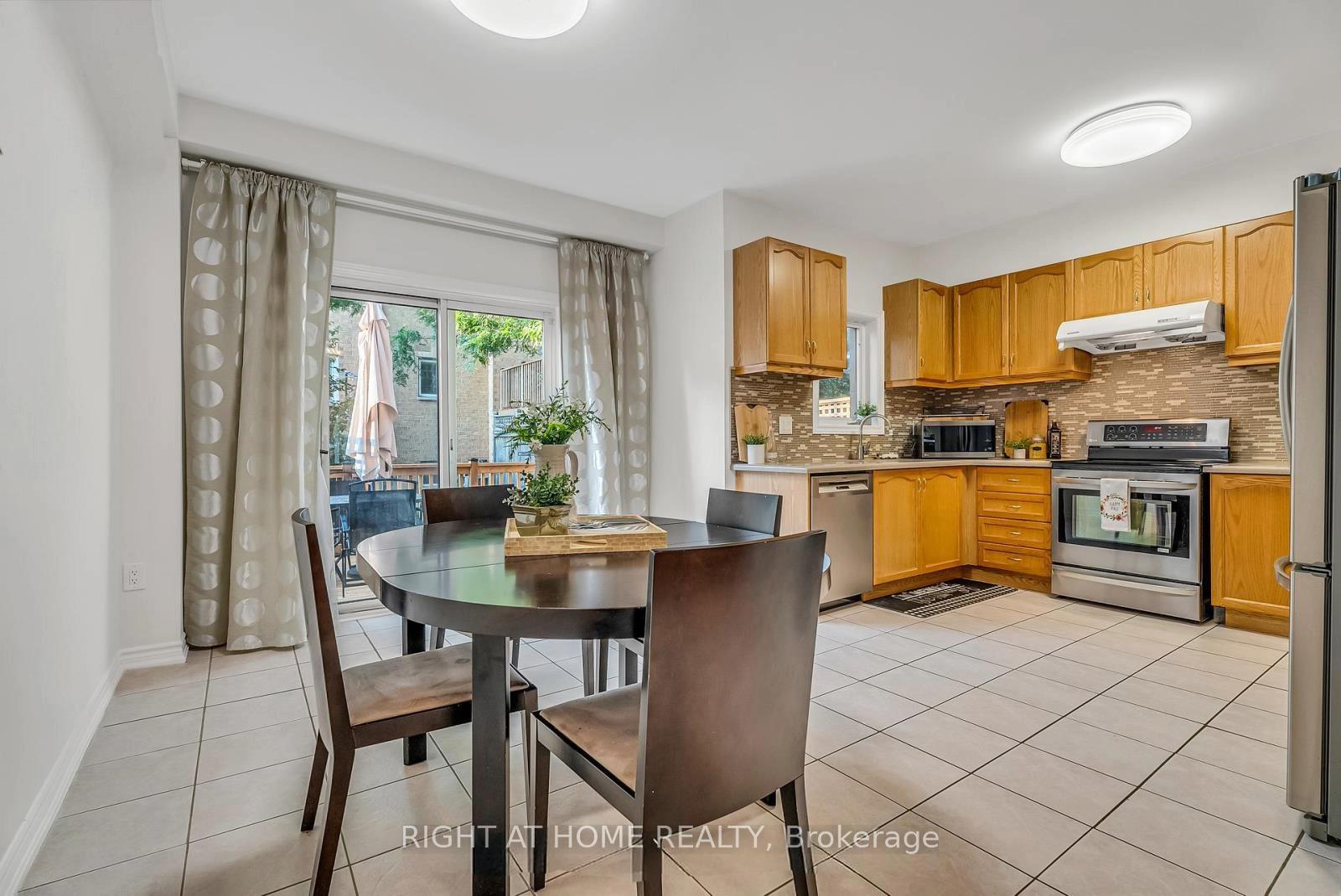 Photo 8 of 12 Walter Thomas Way, Markham, Buttonville — HOMEH