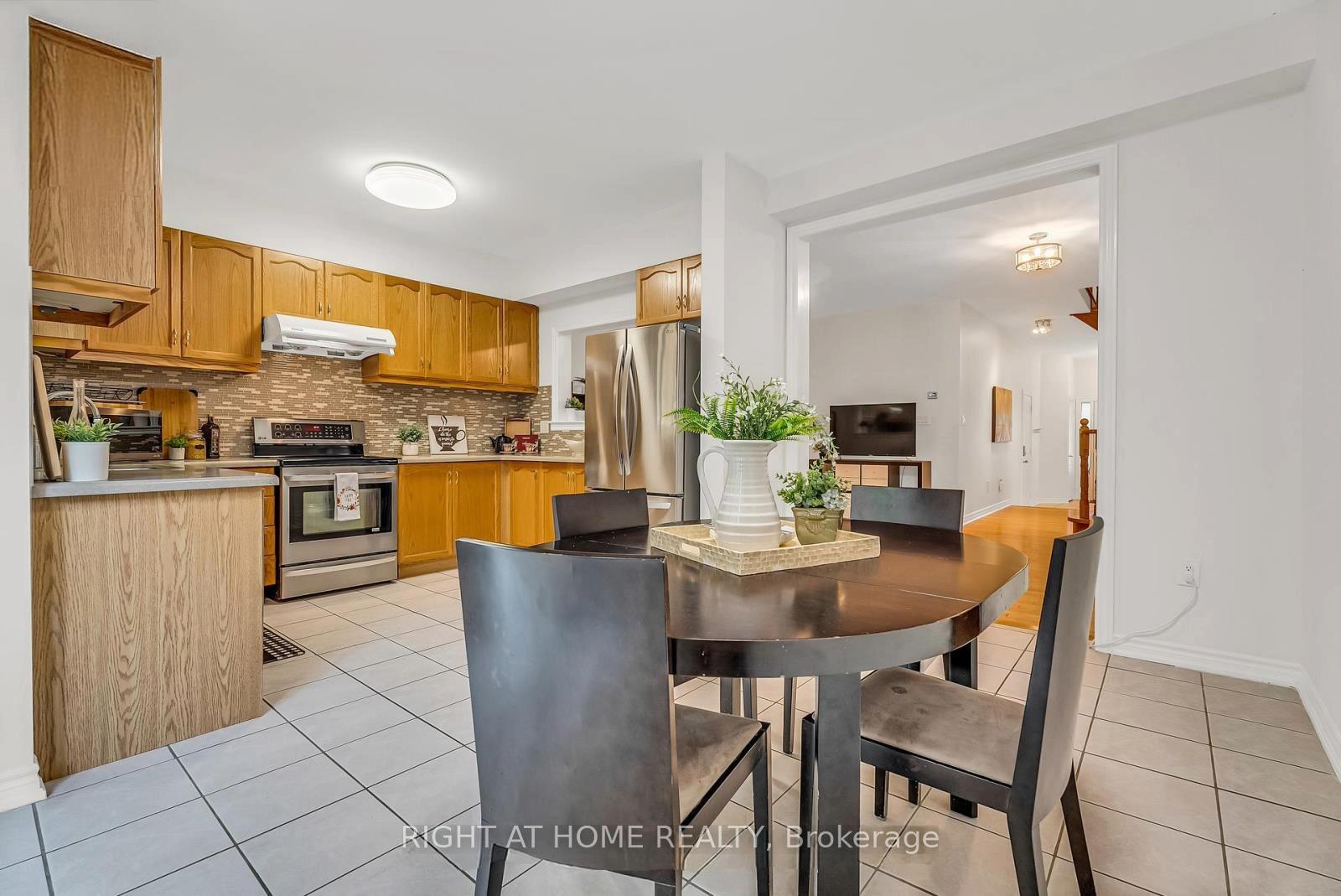 Photo 12 of 12 Walter Thomas Way, Markham, Buttonville — HOMEH