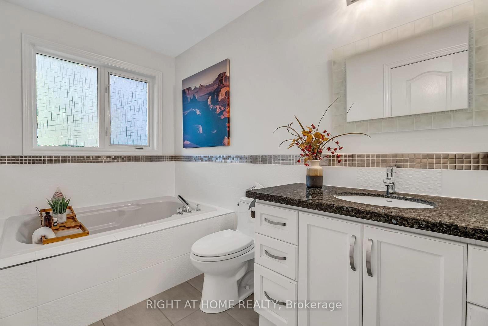 Photo 16 of 12 Walter Thomas Way, Markham, Buttonville — HOMEH
