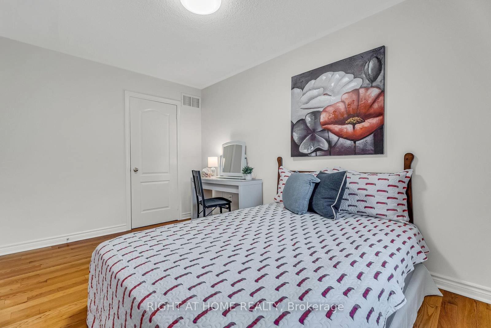 Photo 18 of 12 Walter Thomas Way, Markham, Buttonville — HOMEH