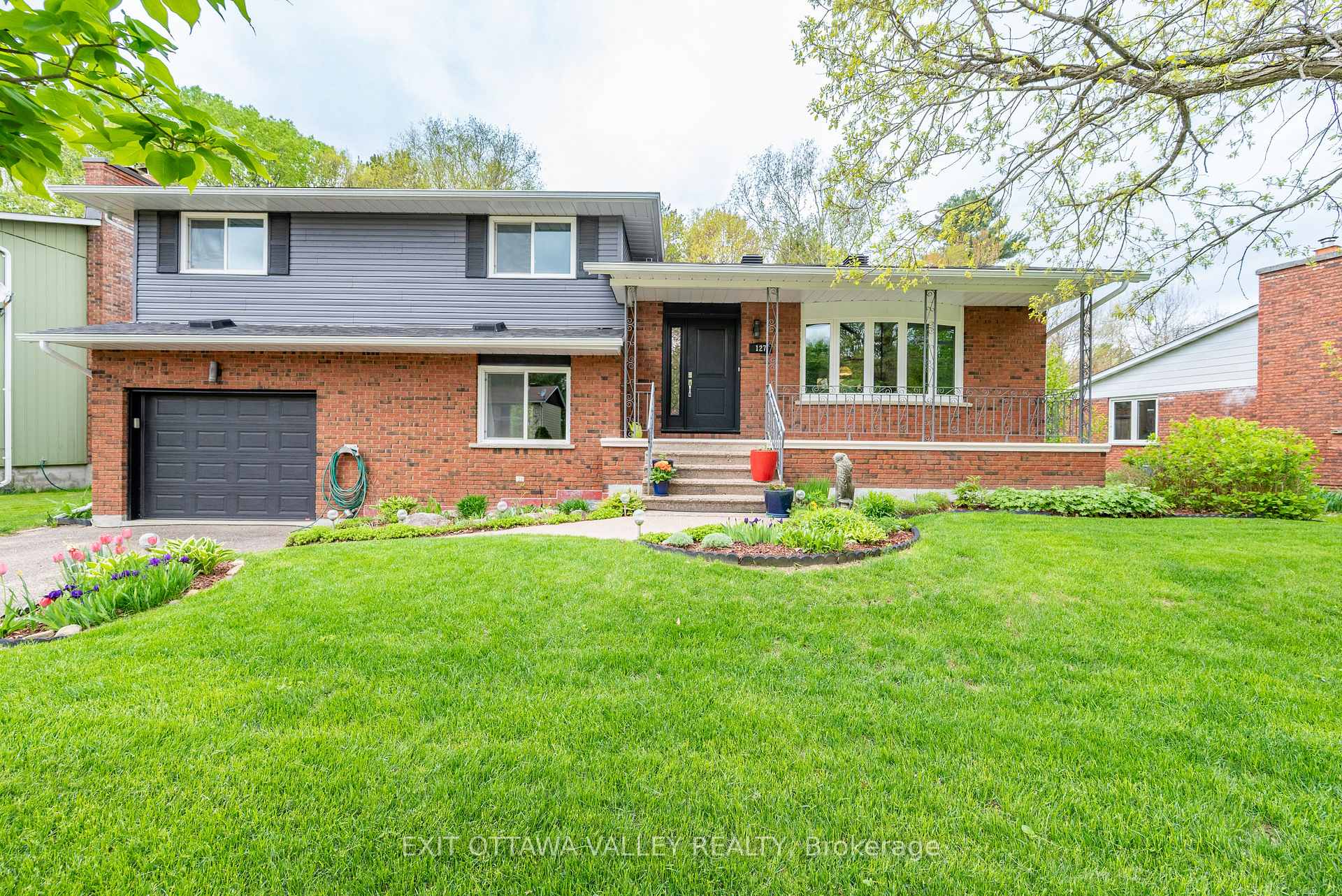 Photo 1 of 127 Frontenac Crescent, Deep River — HOMEH