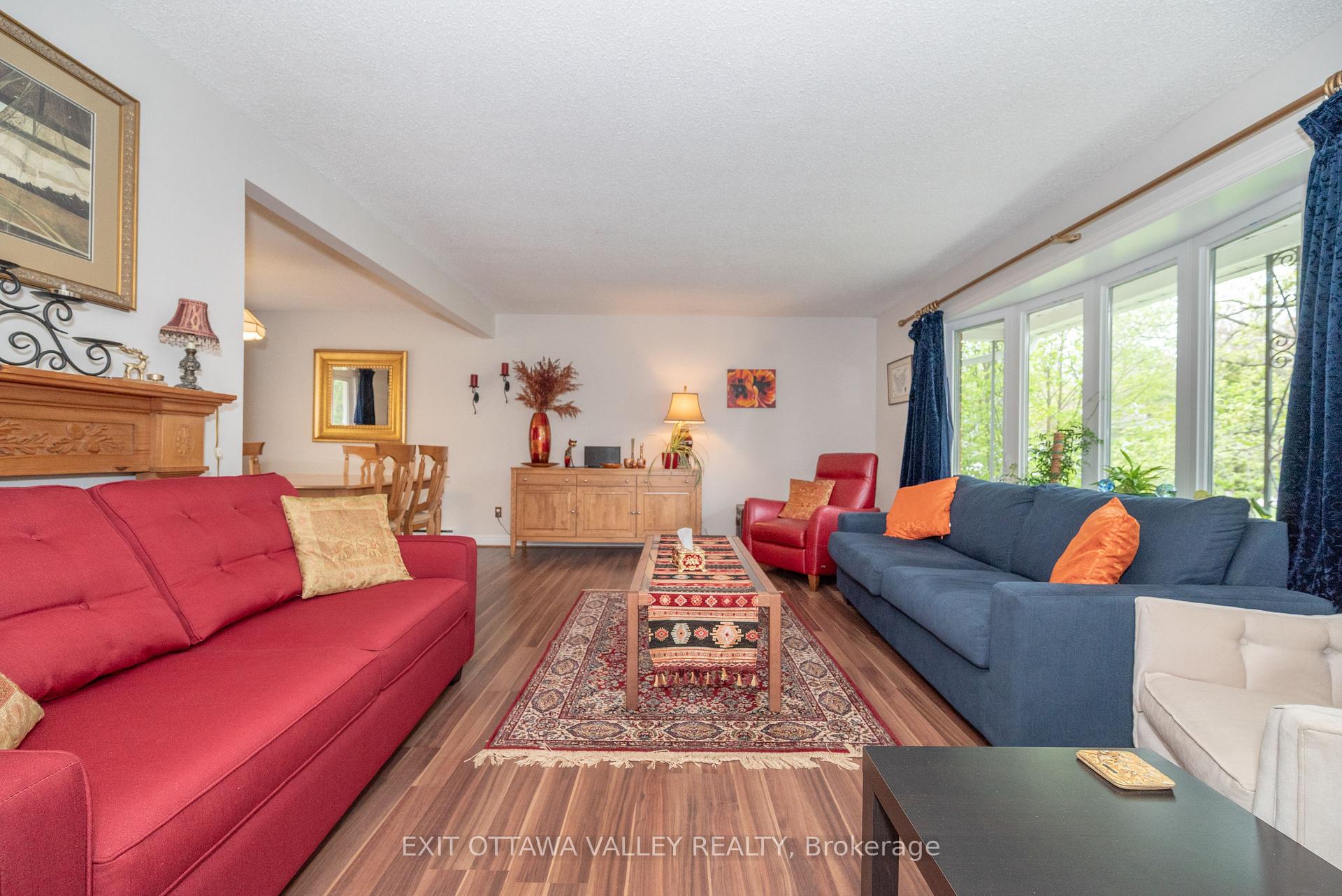 Photo 4 of 127 Frontenac Crescent, Deep River — HOMEH
