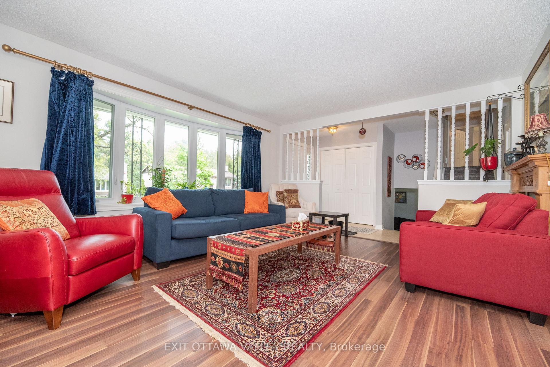 Photo 6 of 127 Frontenac Crescent, Deep River — HOMEH