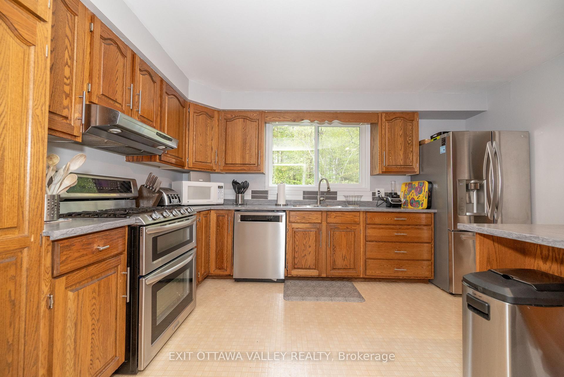 Photo 12 of 127 Frontenac Crescent, Deep River — HOMEH