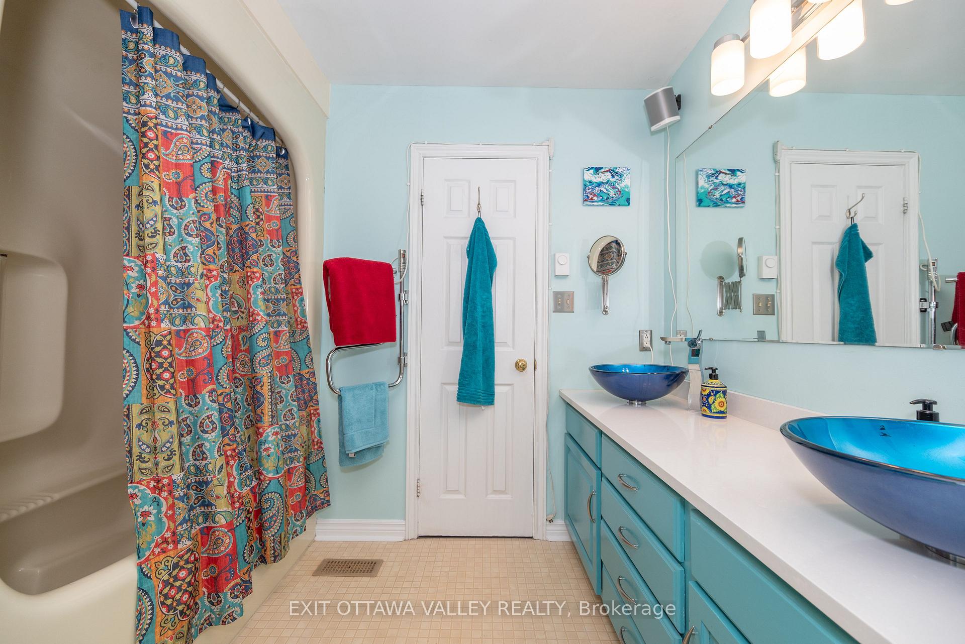 Photo 18 of 127 Frontenac Crescent, Deep River — HOMEH