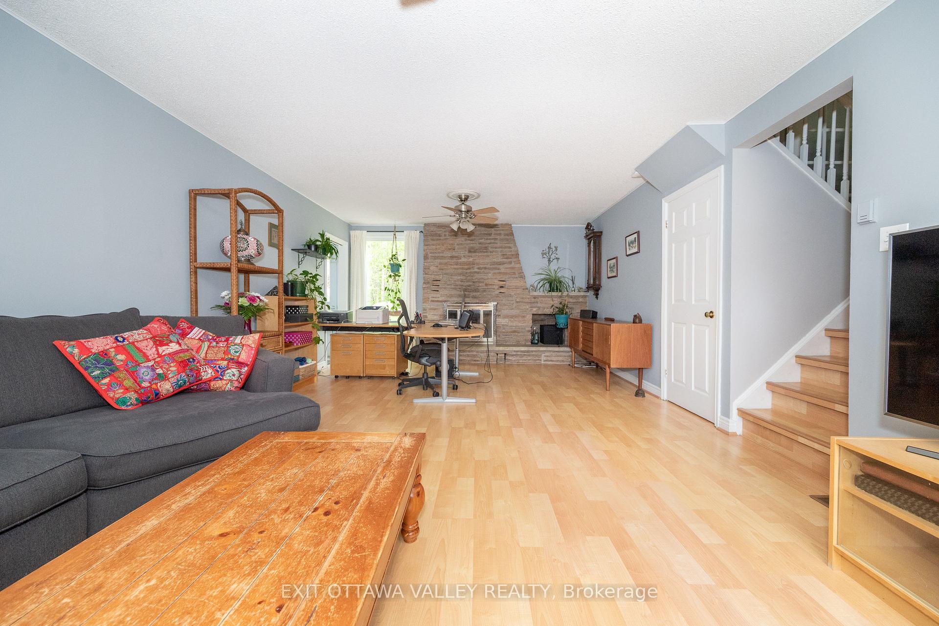 Photo 20 of 127 Frontenac Crescent, Deep River — HOMEH