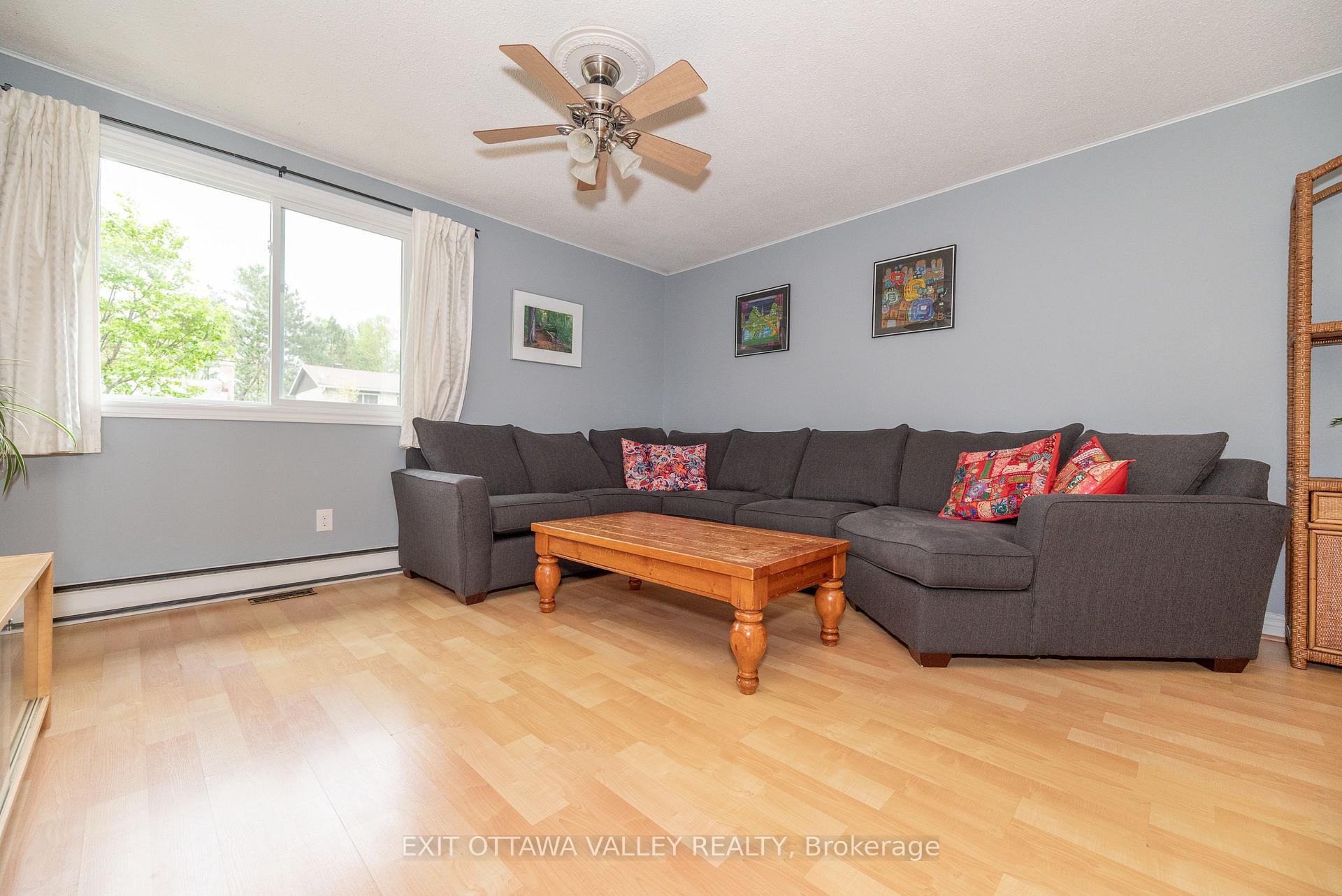 Photo 22 of 127 Frontenac Crescent, Deep River — HOMEH