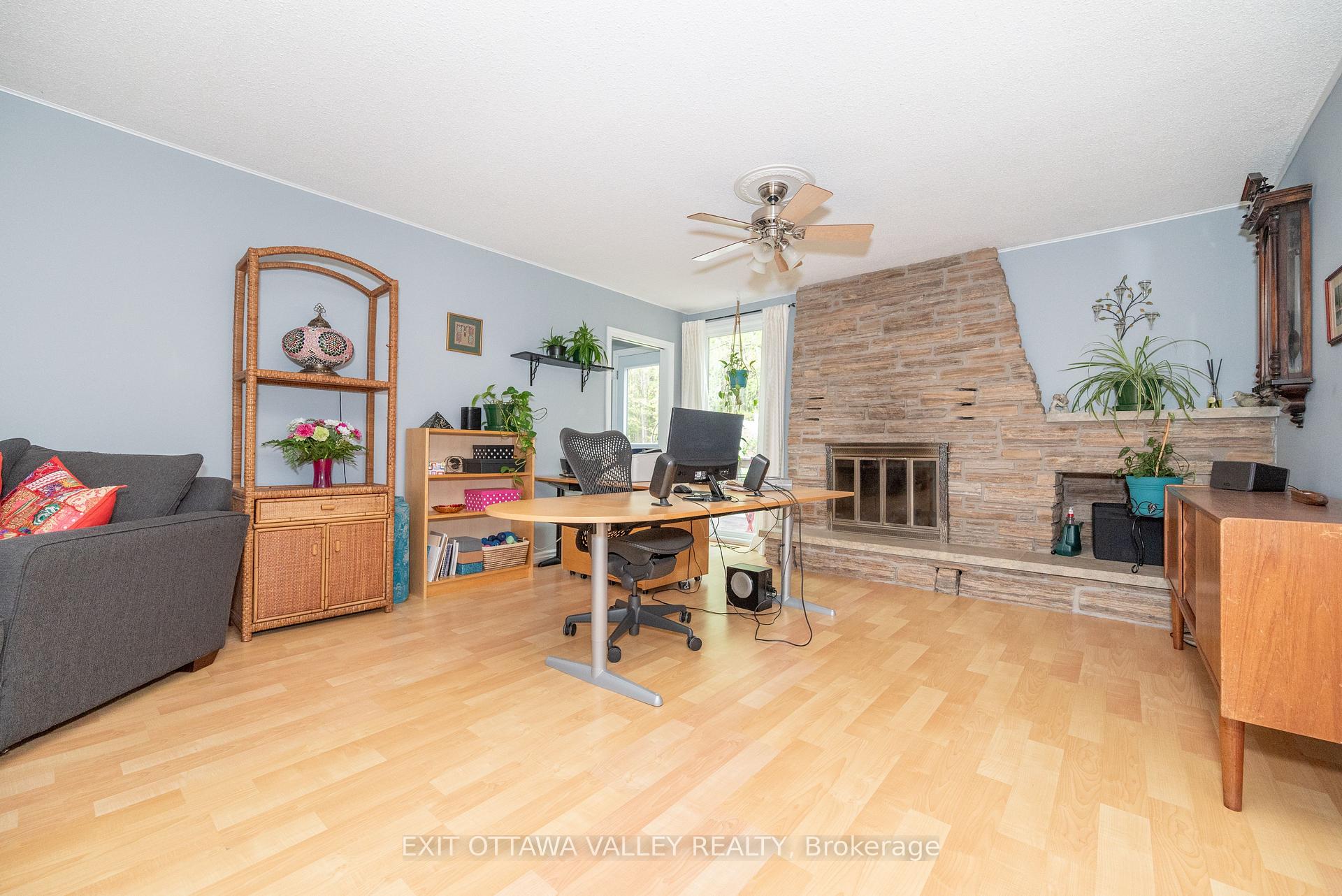 Photo 23 of 127 Frontenac Crescent, Deep River — HOMEH