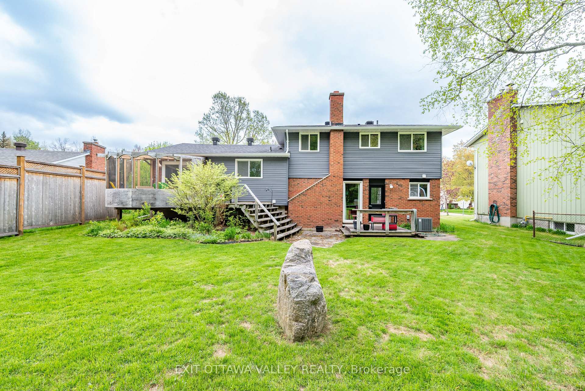 Photo 31 of 127 Frontenac Crescent, Deep River — HOMEH
