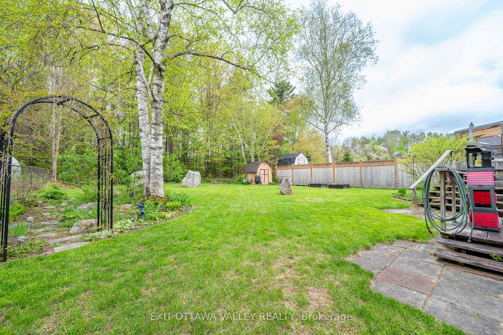 Photo 32 of 127 Frontenac Crescent, Deep River — HOMEH