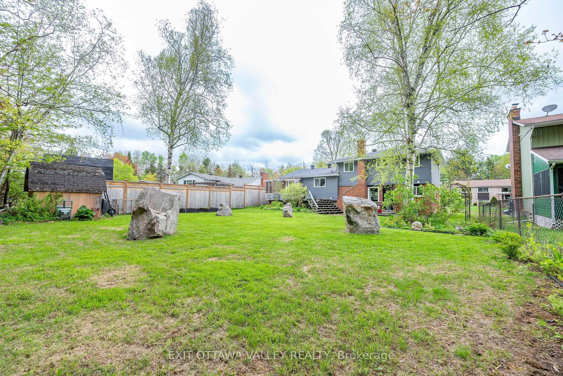 Photo 33 of 127 Frontenac Crescent, Deep River — HOMEH