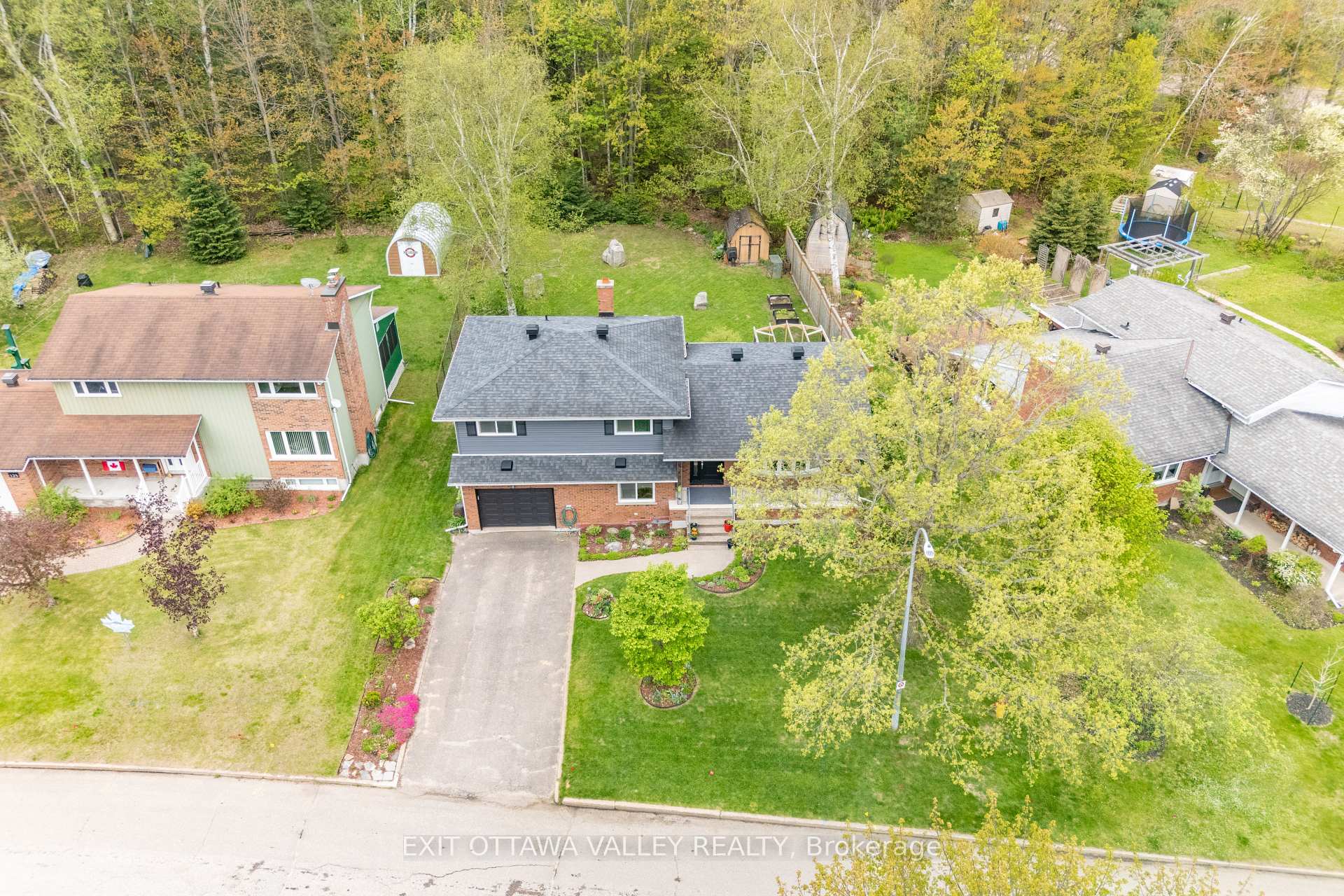 Photo 36 of 127 Frontenac Crescent, Deep River — HOMEH
