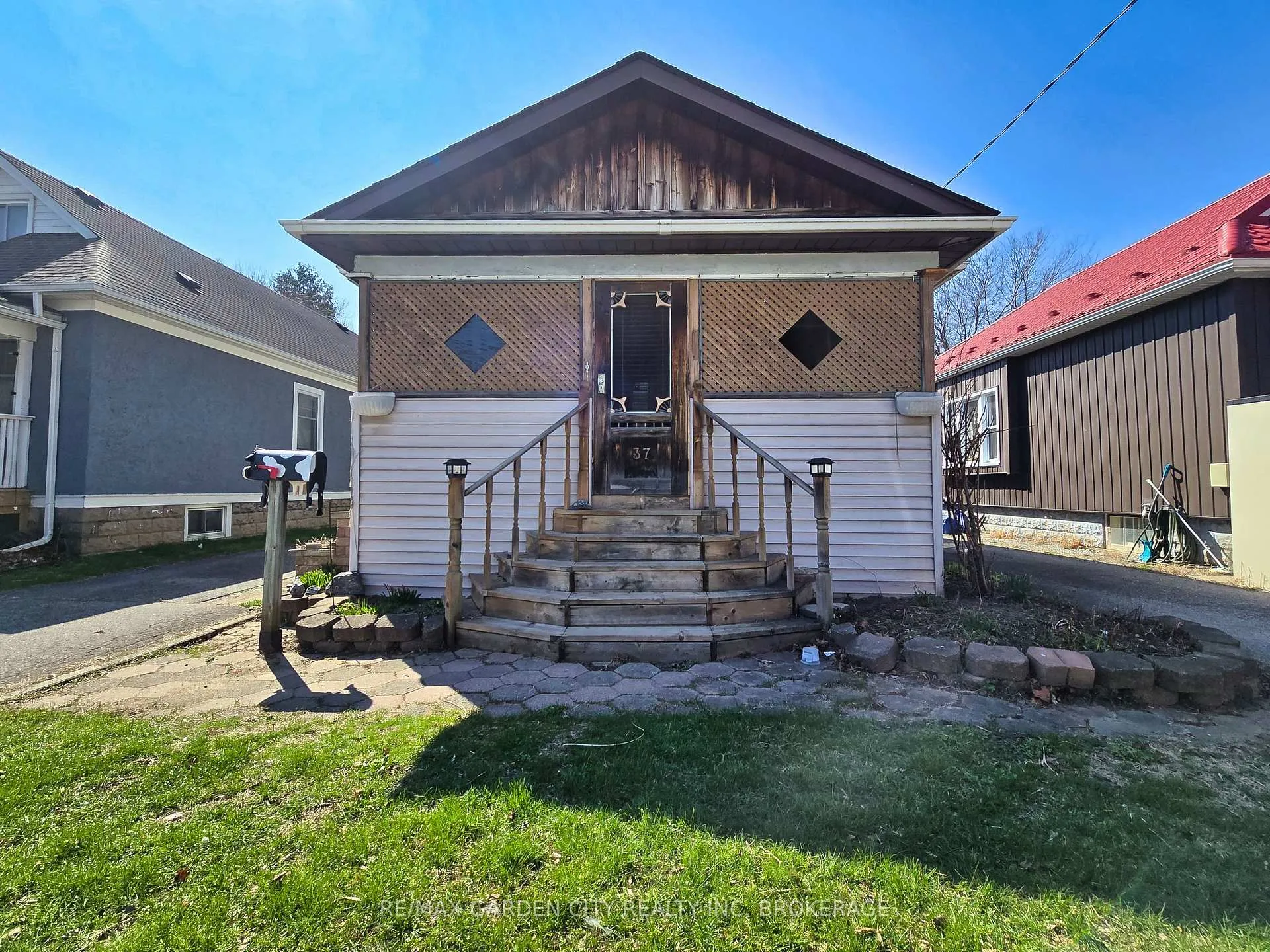 Photo 1 of 37 Kernahan Street, St. Catharines, Downtown — HOMEH
