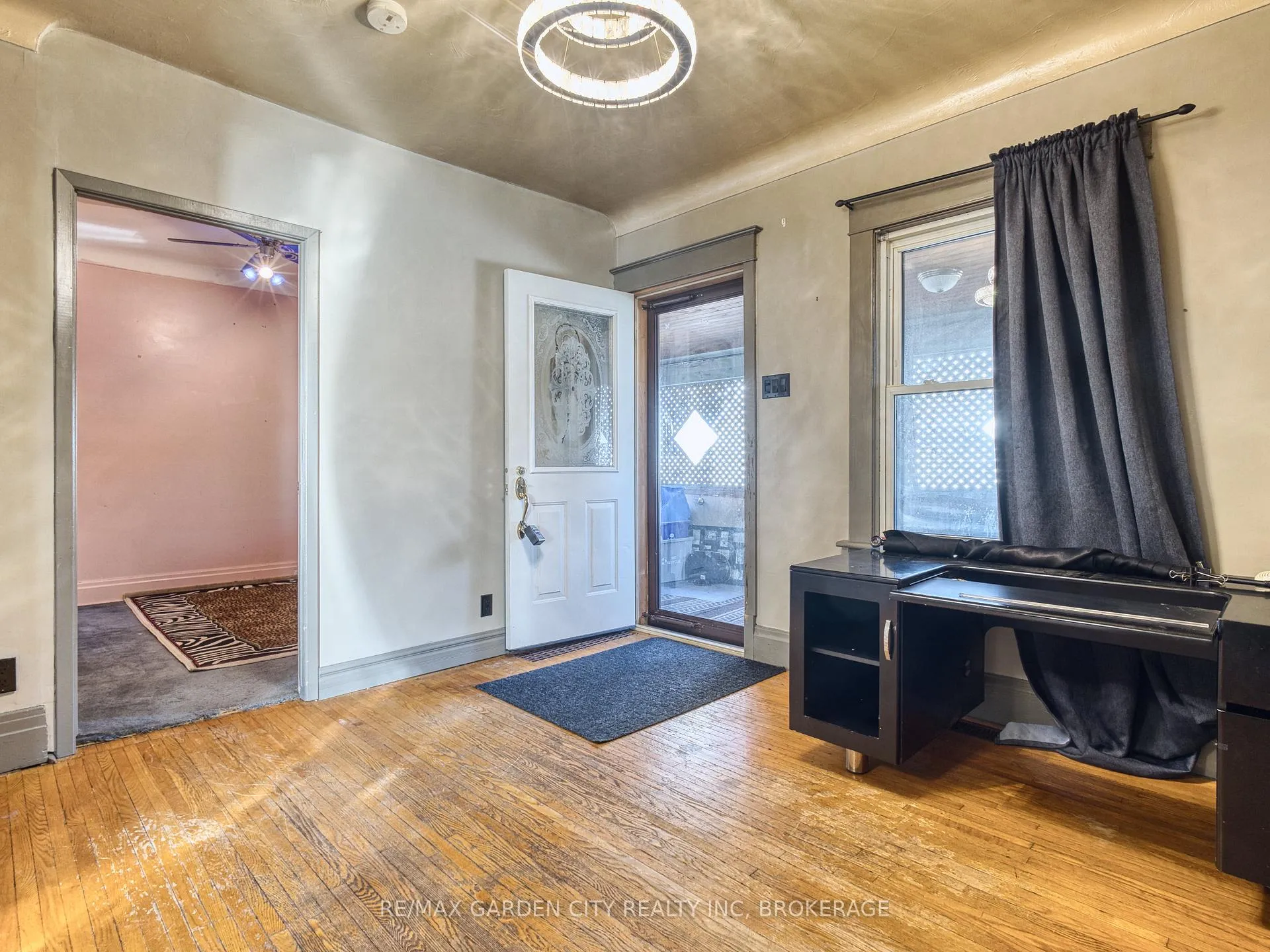 Photo 5 of 37 Kernahan Street, St. Catharines, Downtown — HOMEH
