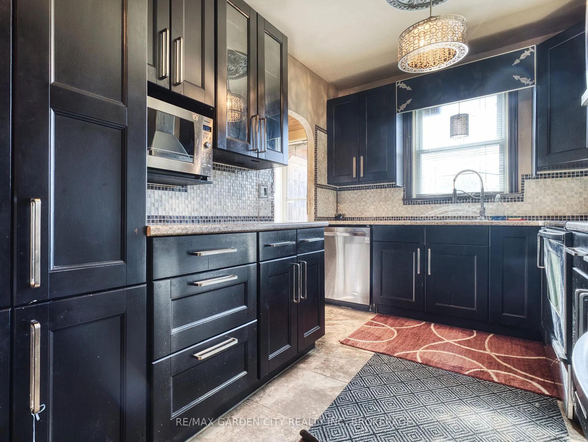 Photo 13 of 37 Kernahan Street, St. Catharines, Downtown — HOMEH