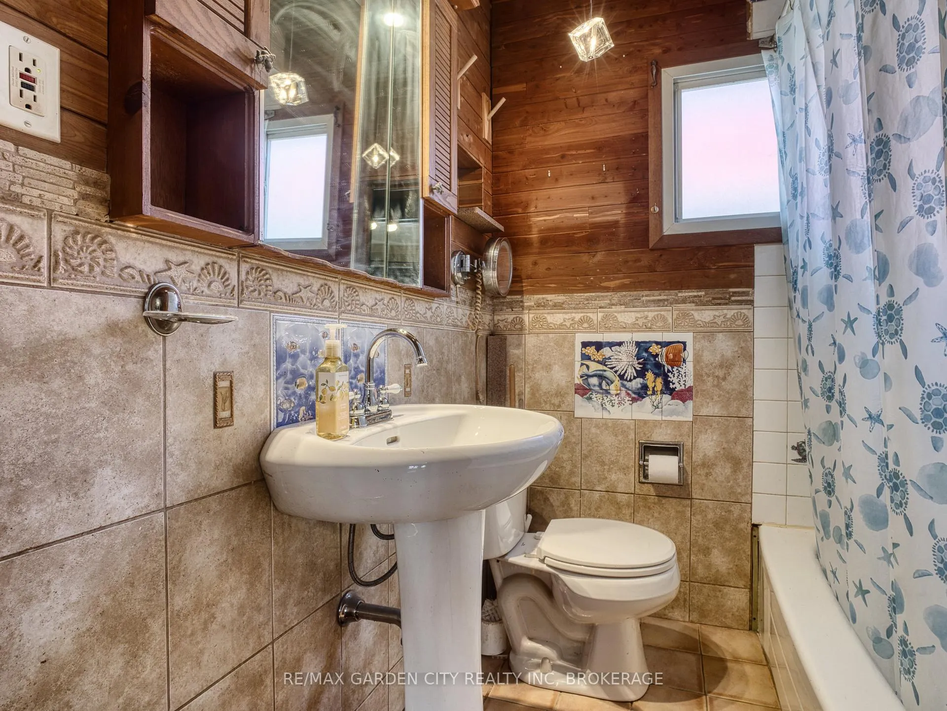 Photo 18 of 37 Kernahan Street, St. Catharines, Downtown — HOMEH