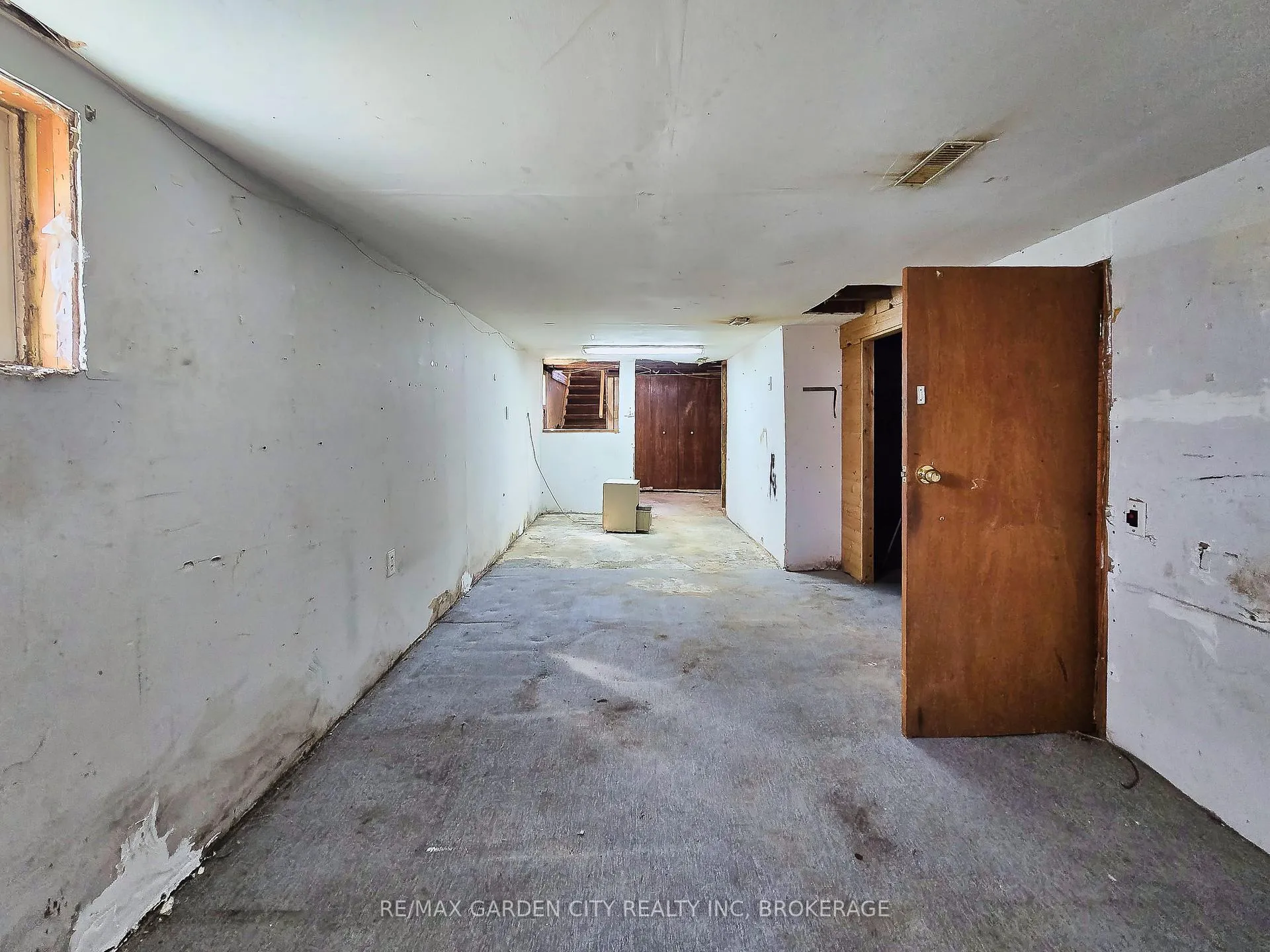 Photo 25 of 37 Kernahan Street, St. Catharines, Downtown — HOMEH