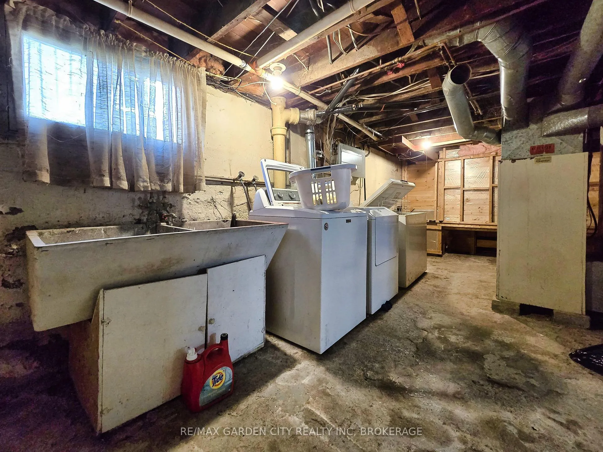 Photo 31 of 37 Kernahan Street, St. Catharines, Downtown — HOMEH