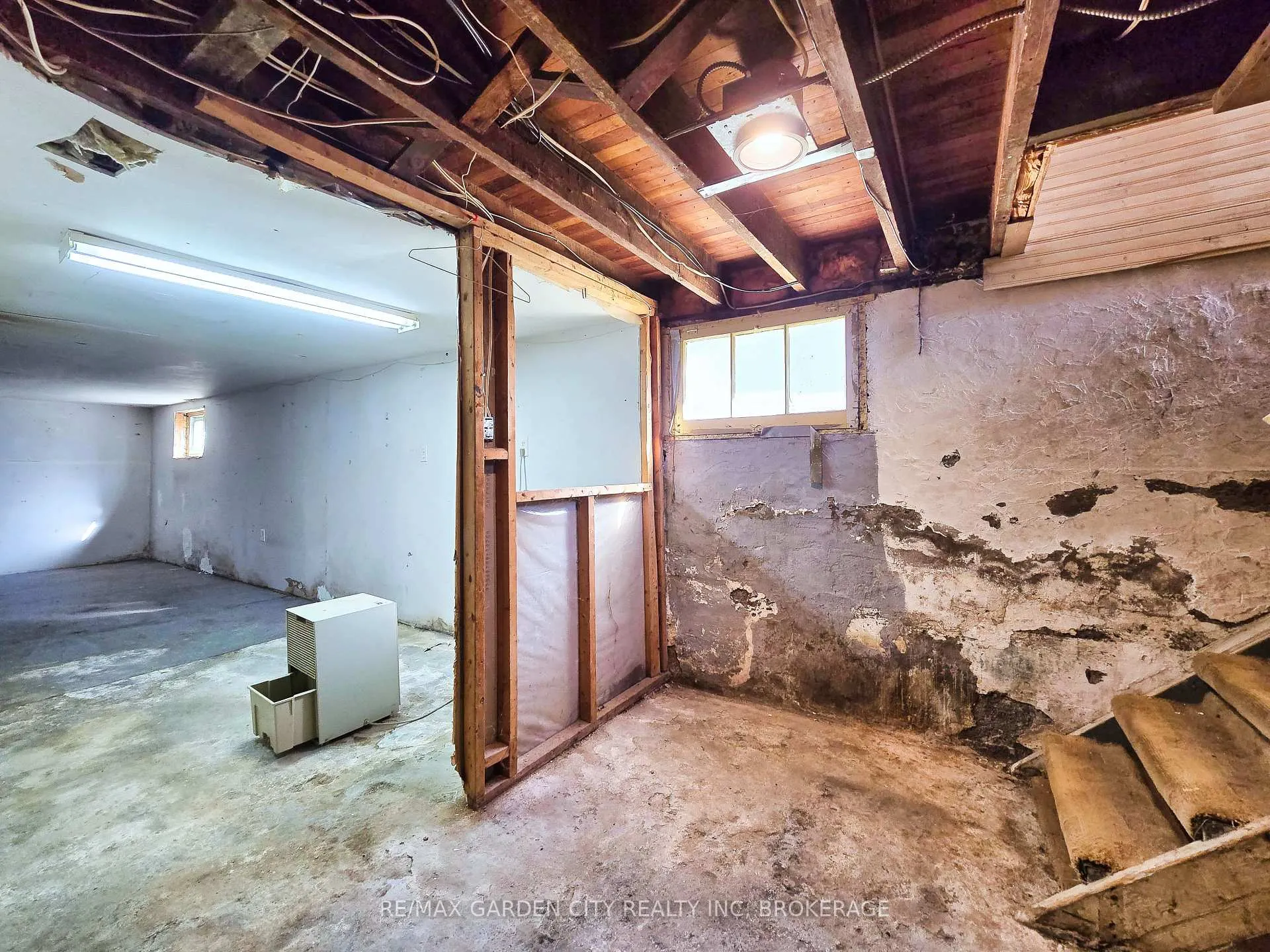 Photo 35 of 37 Kernahan Street, St. Catharines, Downtown — HOMEH
