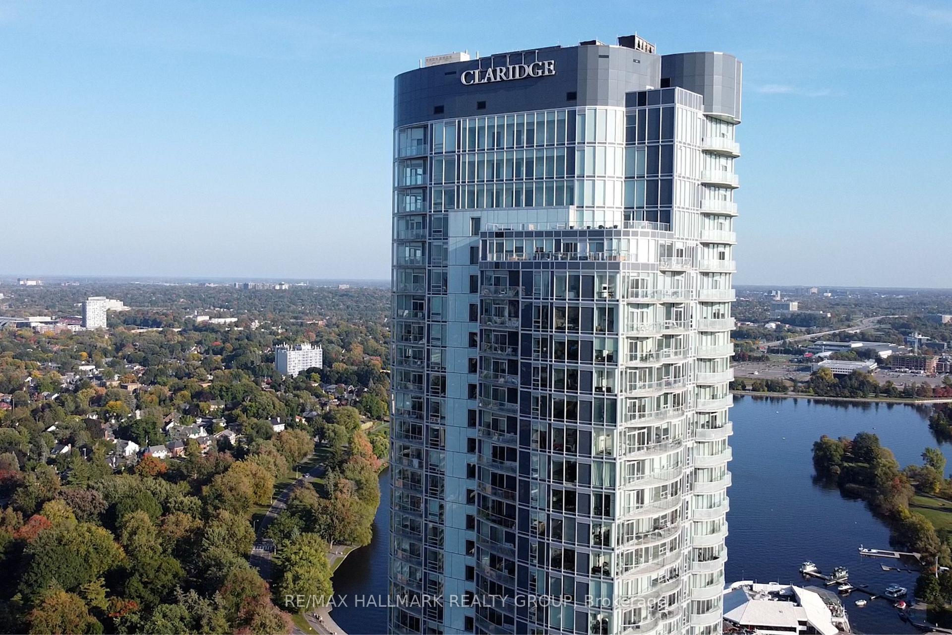 Front of Unit 1705, 805 Carling Avenue