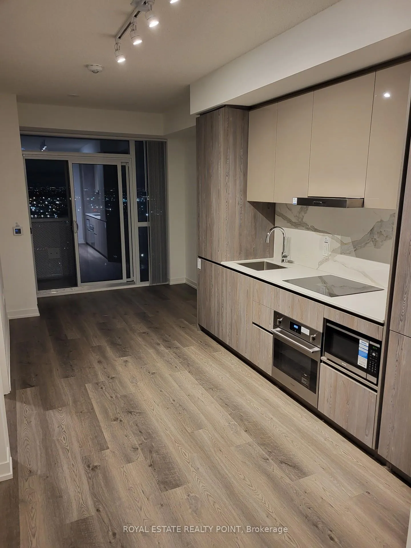 Photo 3 of Unit 3008, 8 Interchange Way, Vaughan, Vaughan Corporate Centre — HOMEH