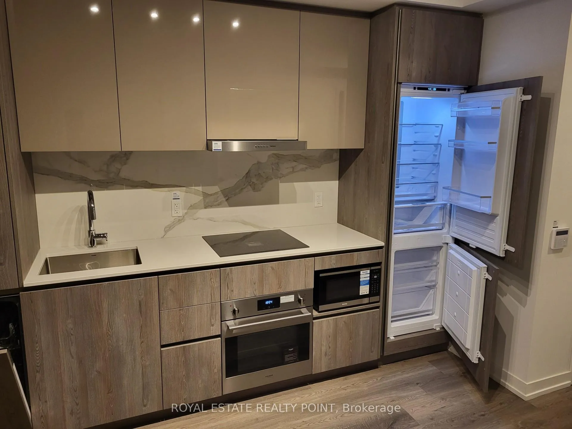 Photo 4 of Unit 3008, 8 Interchange Way, Vaughan, Vaughan Corporate Centre — HOMEH