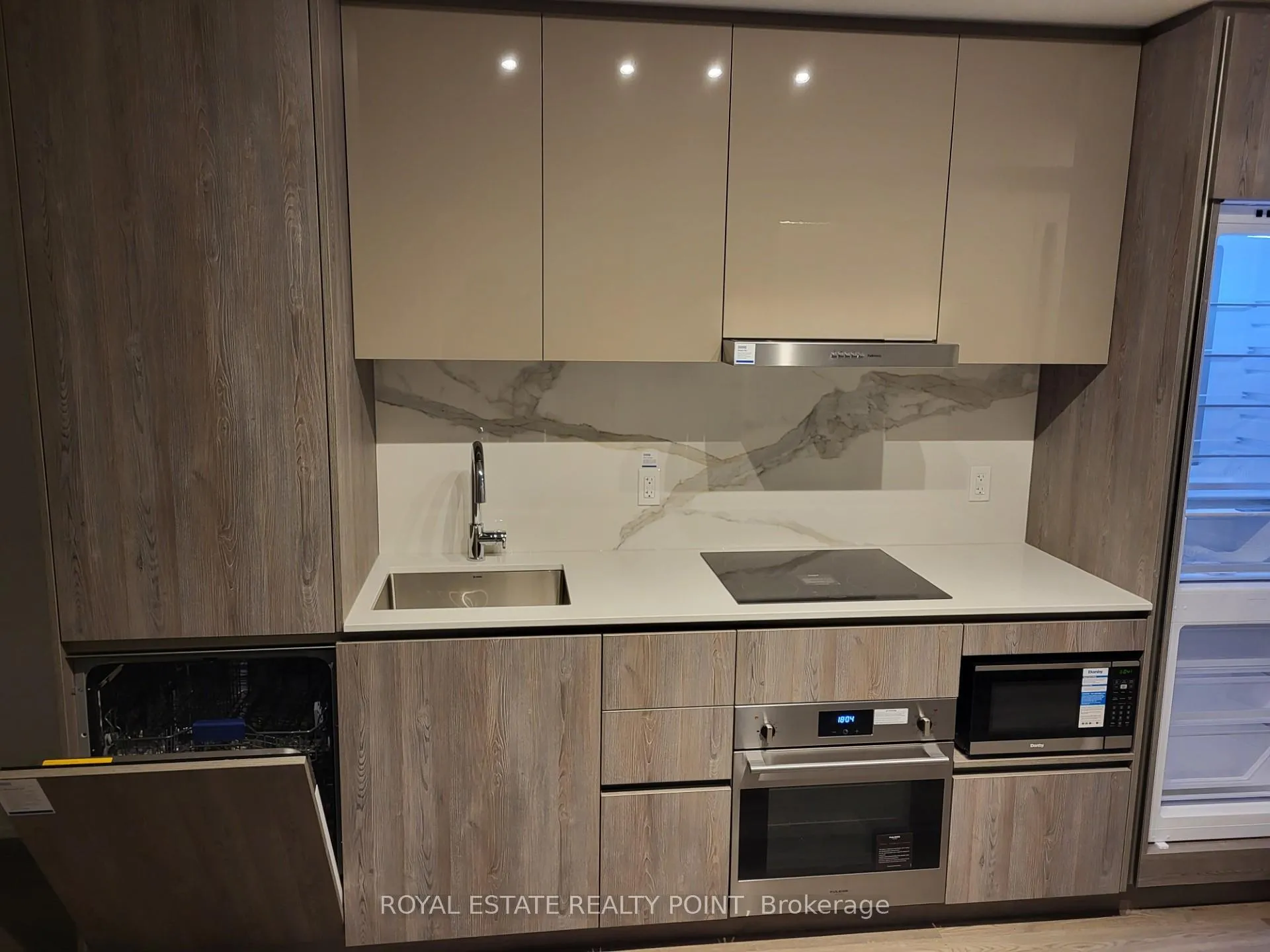 Photo 5 of Unit 3008, 8 Interchange Way, Vaughan, Vaughan Corporate Centre — HOMEH