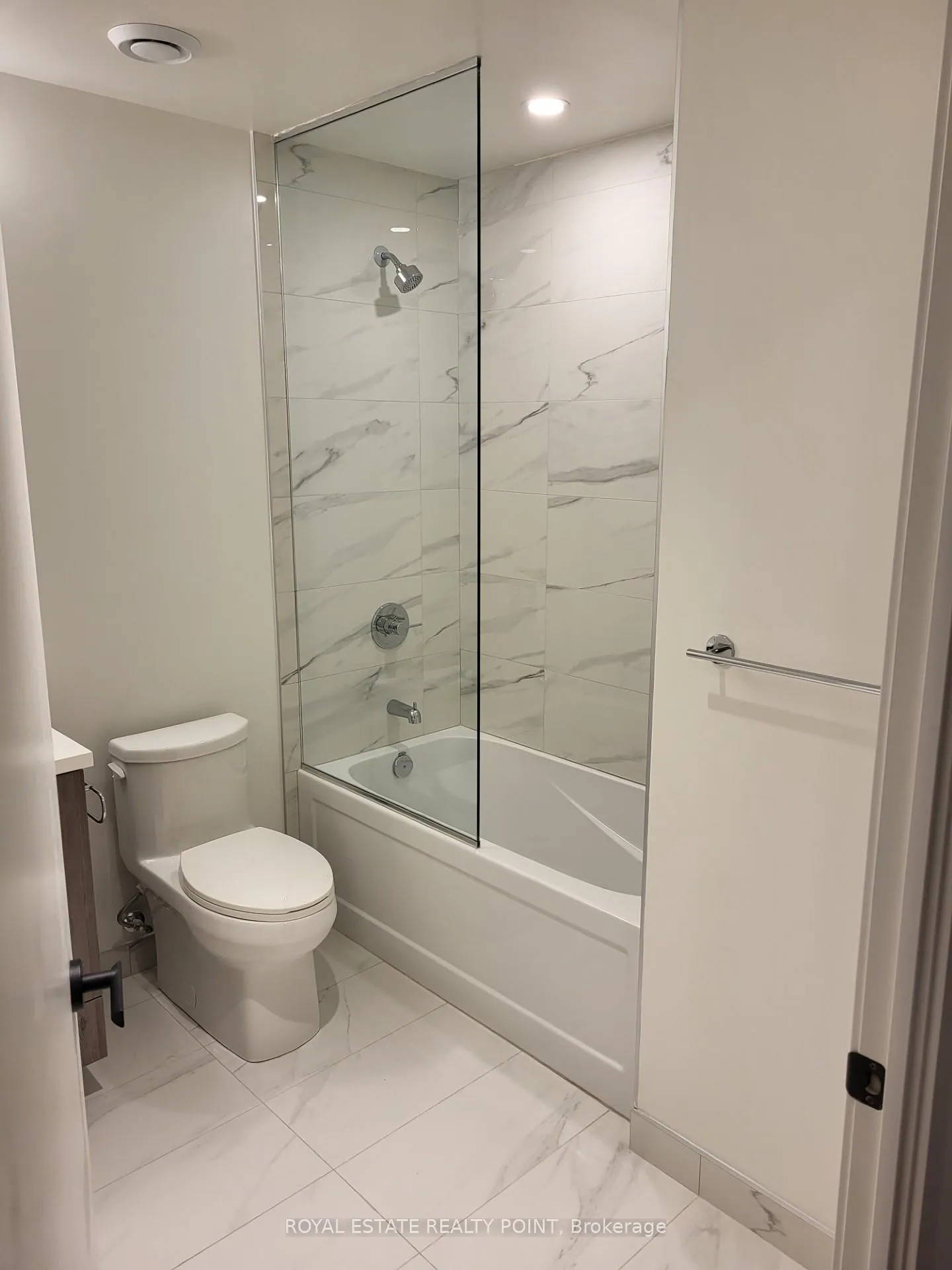 Photo 10 of Unit 3008, 8 Interchange Way, Vaughan, Vaughan Corporate Centre — HOMEH