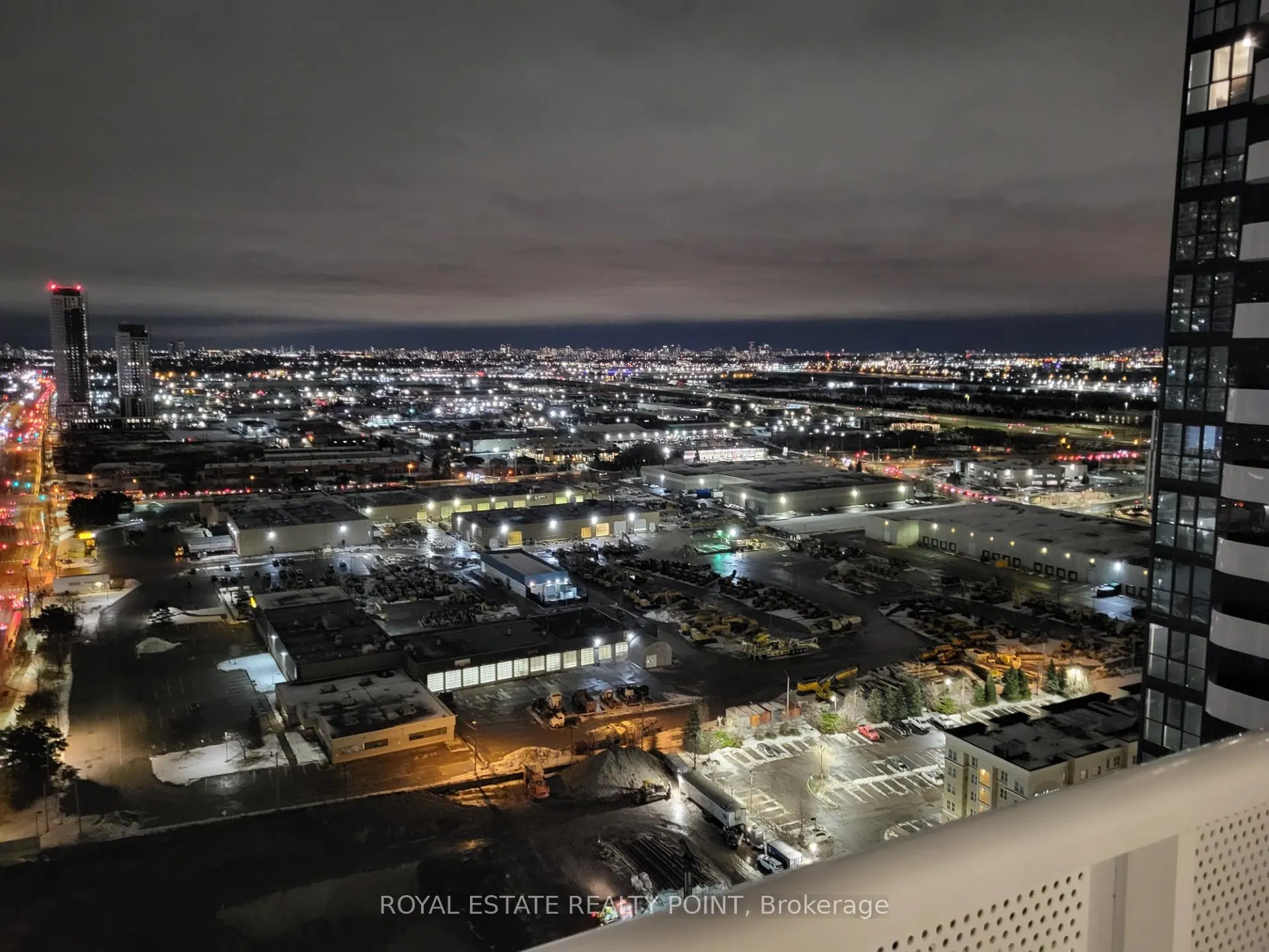 Photo 11 of Unit 3008, 8 Interchange Way, Vaughan, Vaughan Corporate Centre — HOMEH