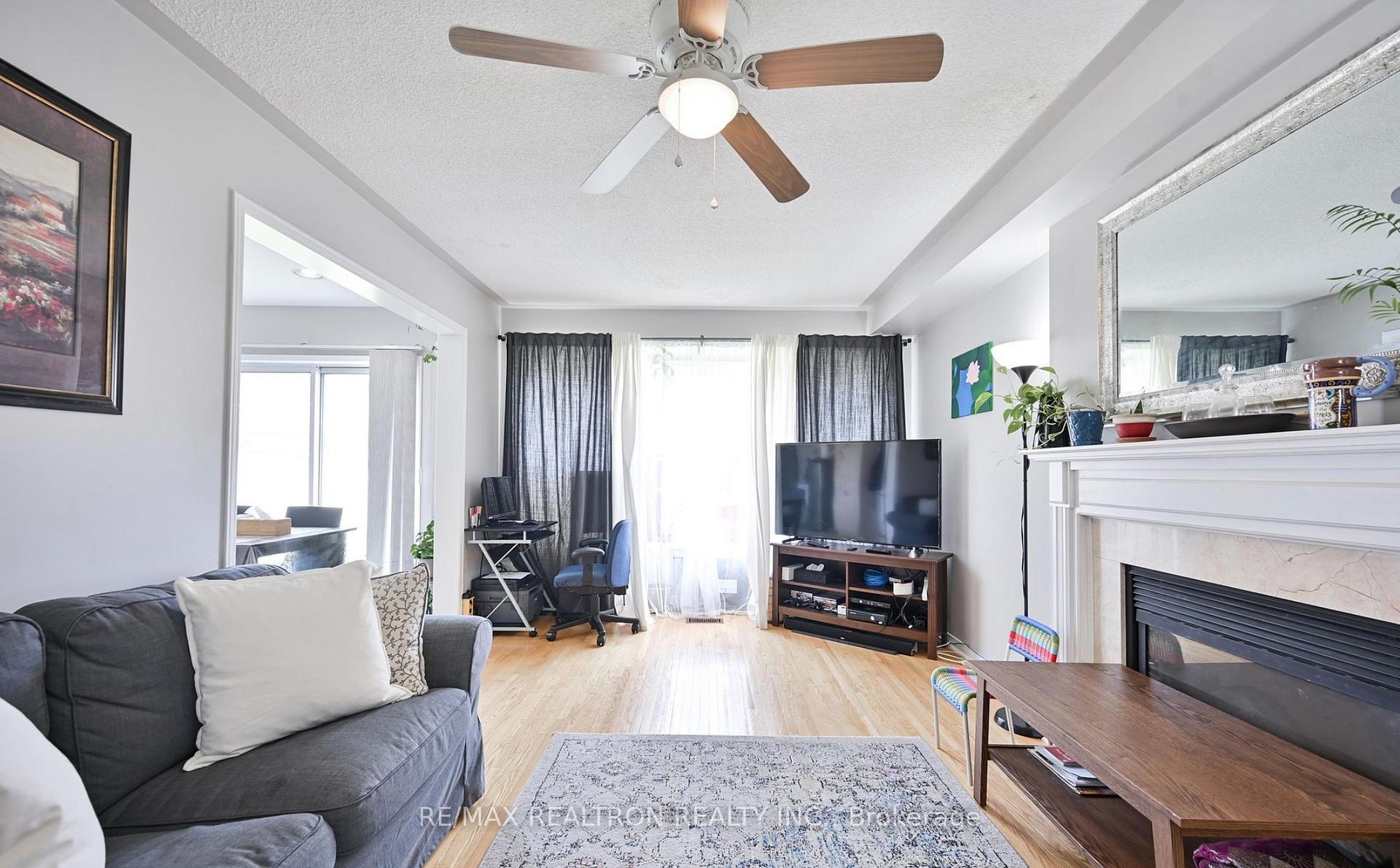 Photo 4 of 61 Fallstar Crescent, Brampton, Fletcher's Meadow — HOMEH