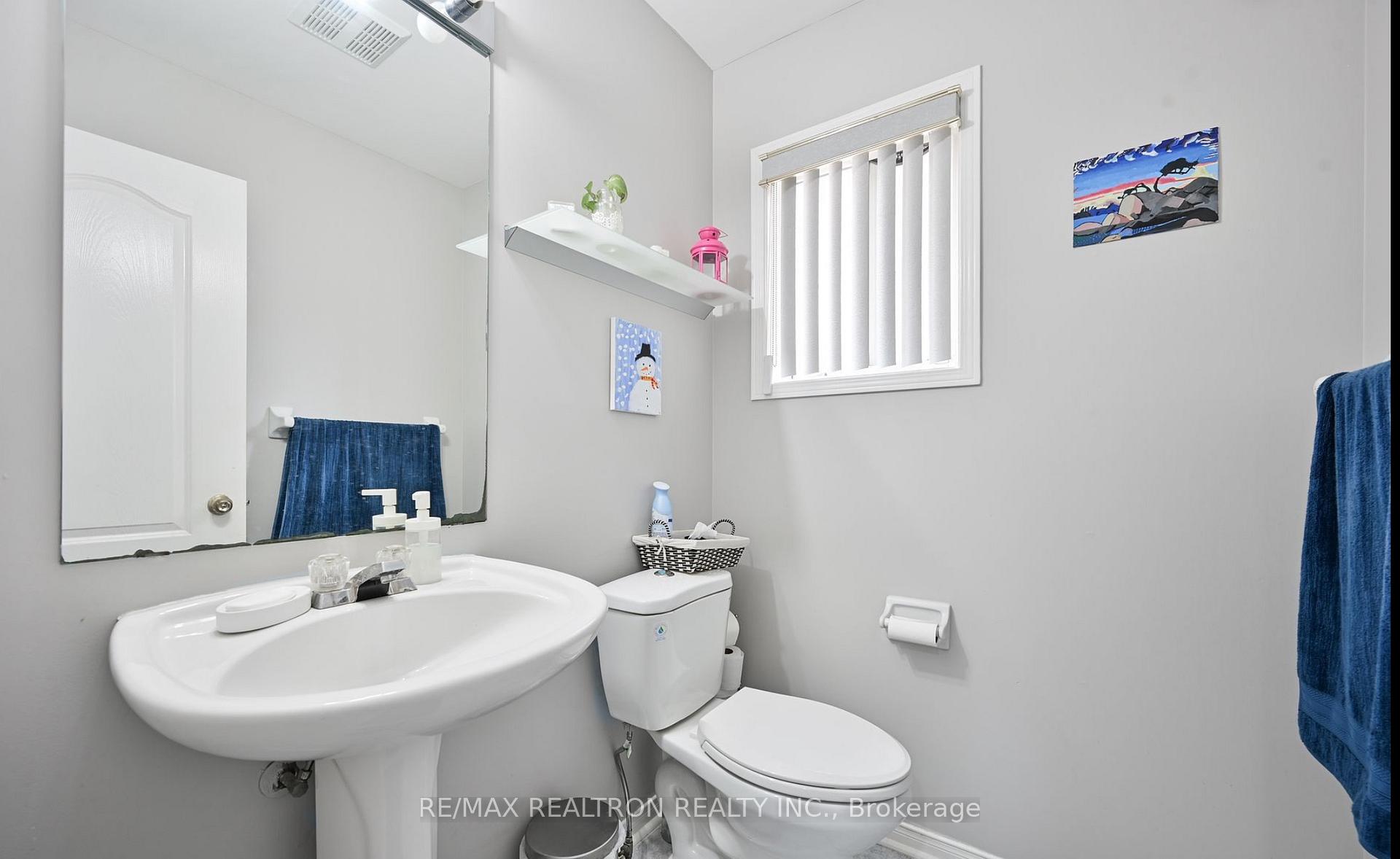 Photo 7 of 61 Fallstar Crescent, Brampton, Fletcher's Meadow — HOMEH