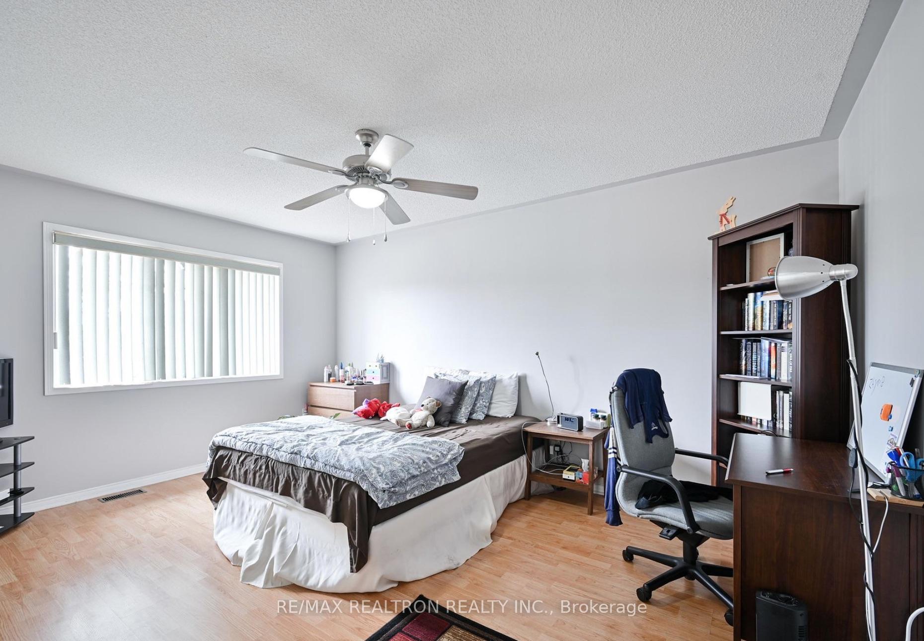 Photo 10 of 61 Fallstar Crescent, Brampton, Fletcher's Meadow — HOMEH