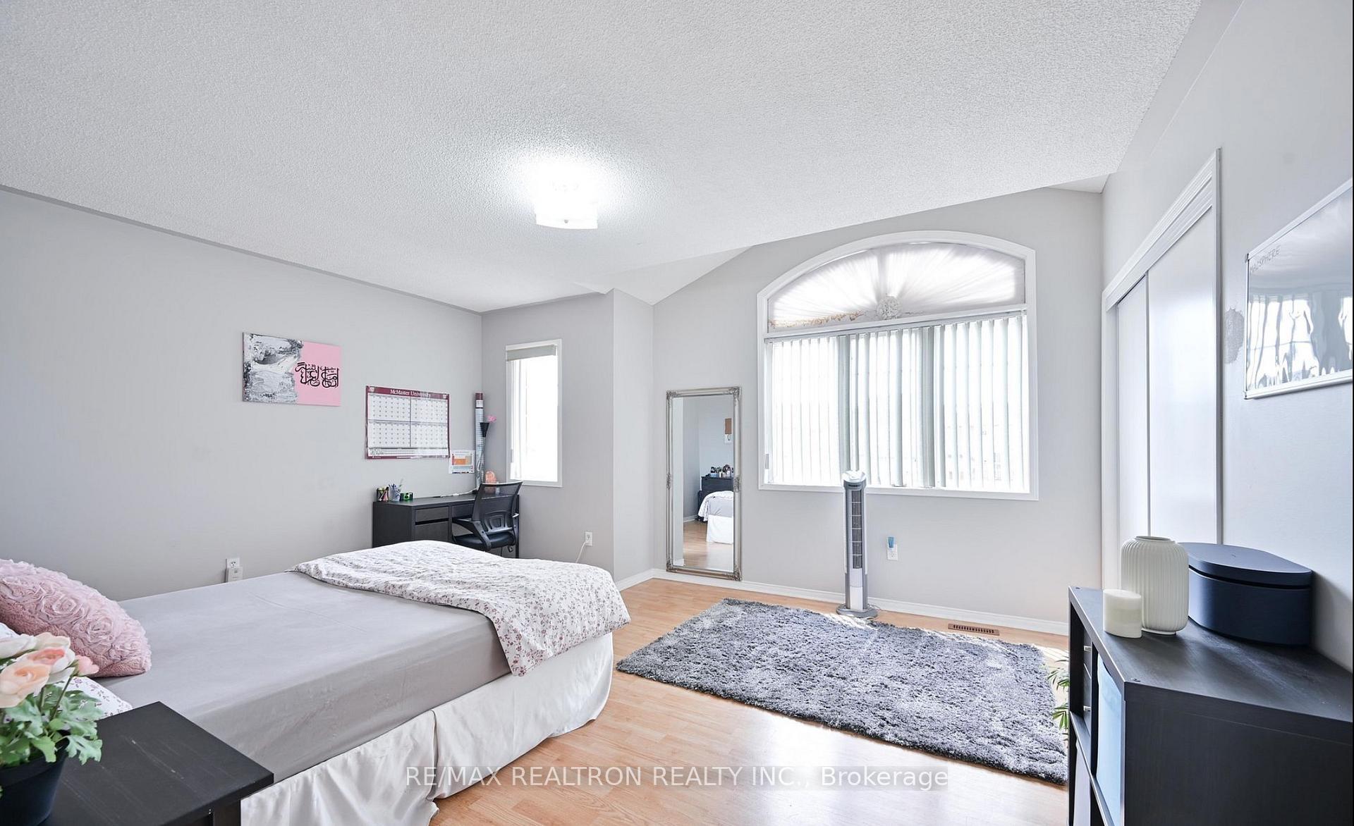 Photo 12 of 61 Fallstar Crescent, Brampton, Fletcher's Meadow — HOMEH