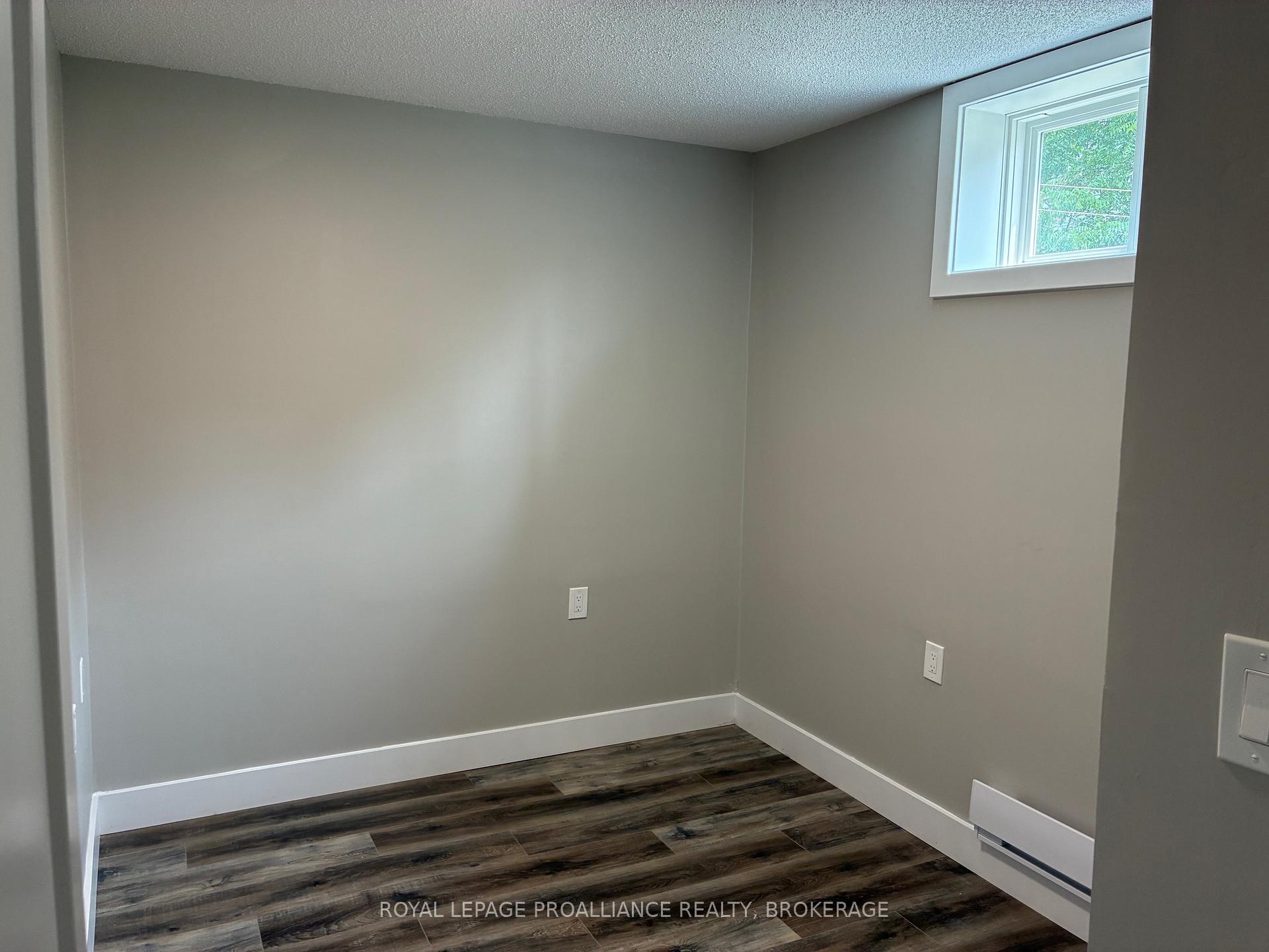 Photo 15 of 565 Emma Street, Gananoque — HOMEH