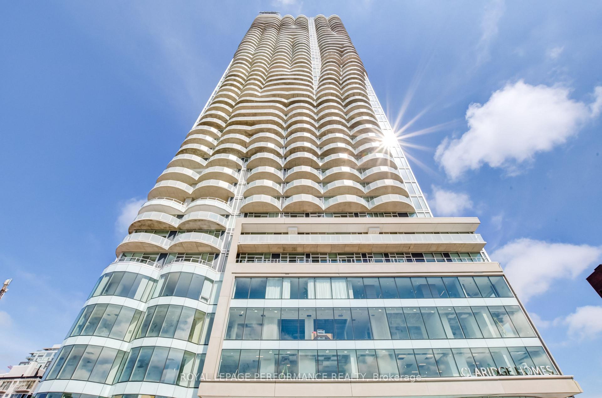 Front of Unit 2701, 805 Carling Avenue
