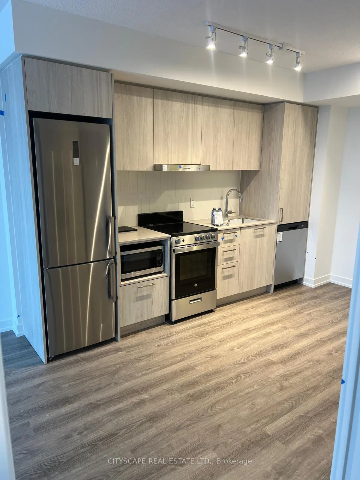 Photo 4 of Unit 3305, 195 Commerce Street, Vaughan, Vaughan Corporate Centre — HOMEH