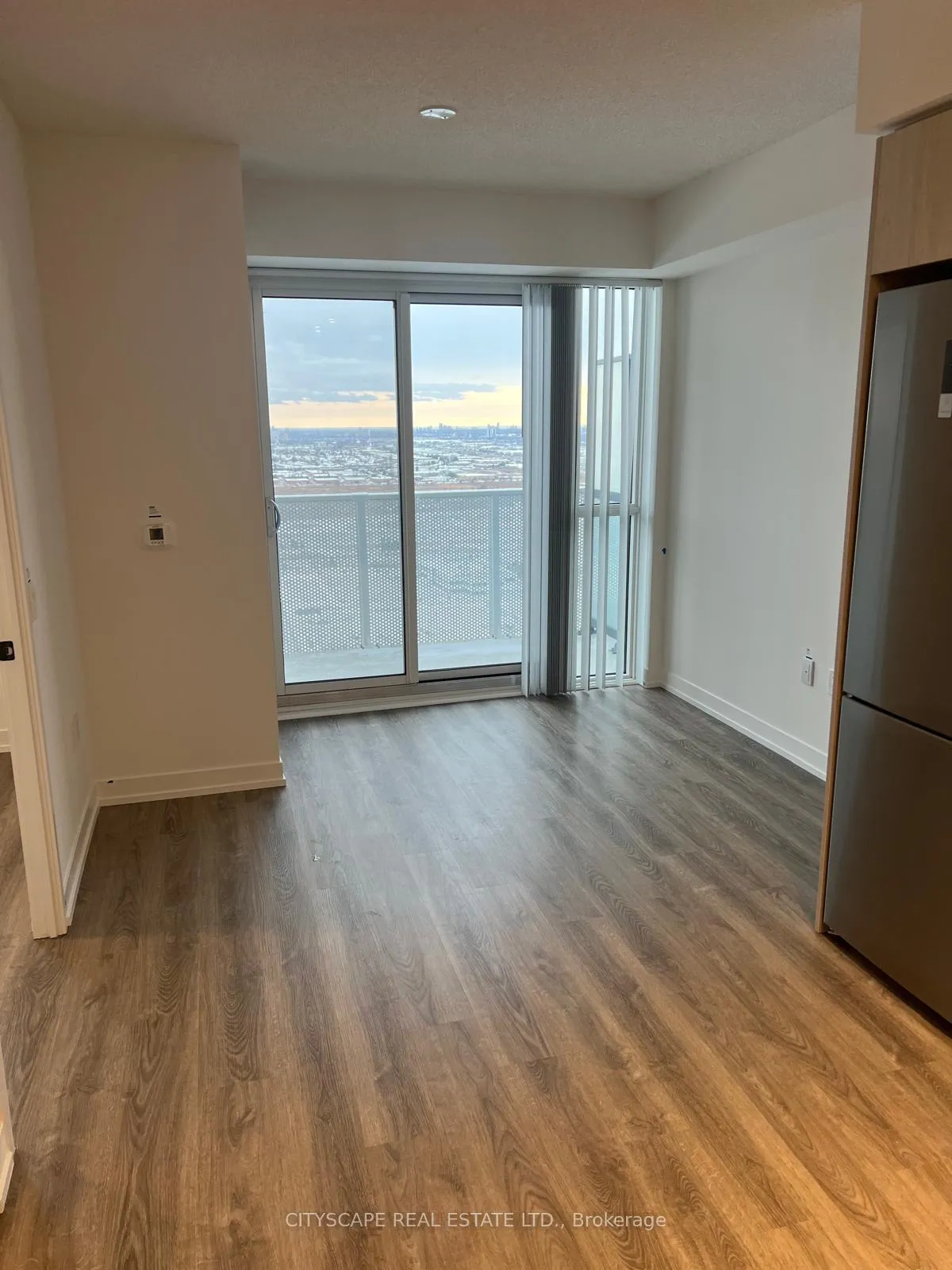 Photo 5 of Unit 3305, 195 Commerce Street, Vaughan, Vaughan Corporate Centre — HOMEH